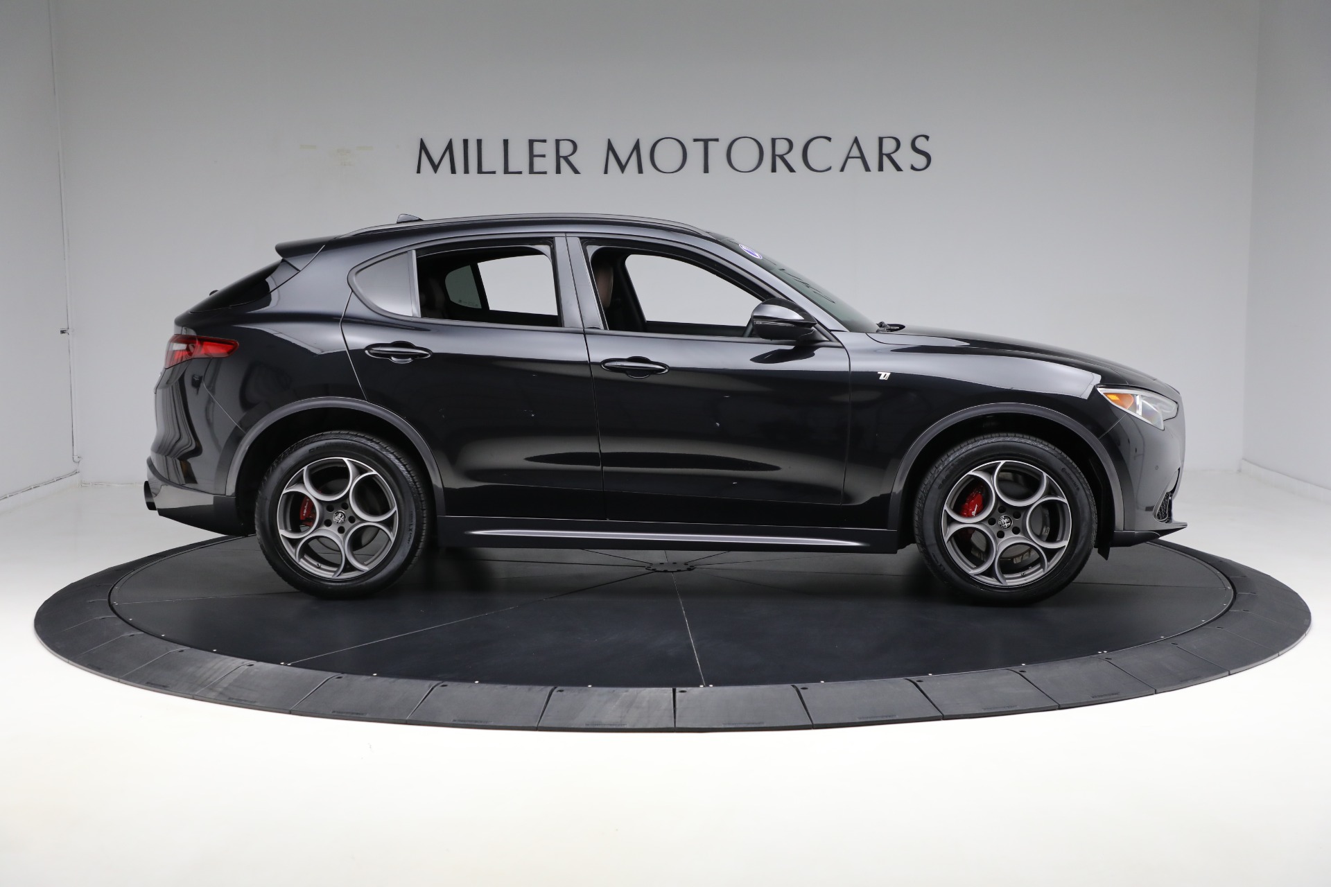 Used-2022-Alfa-Romeo-Stelvio-Ti