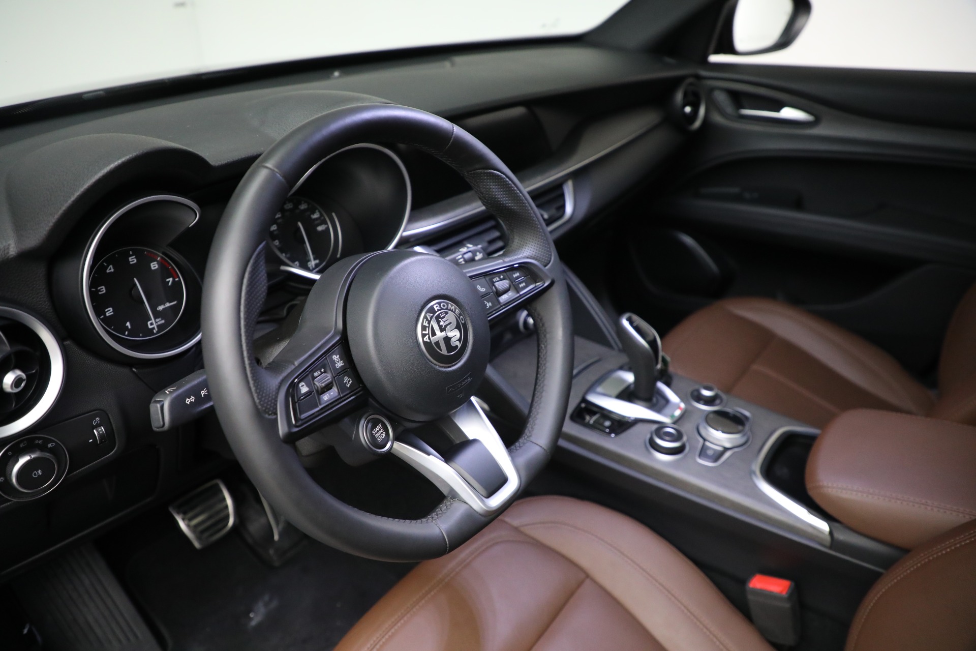 Used-2022-Alfa-Romeo-Stelvio-Ti