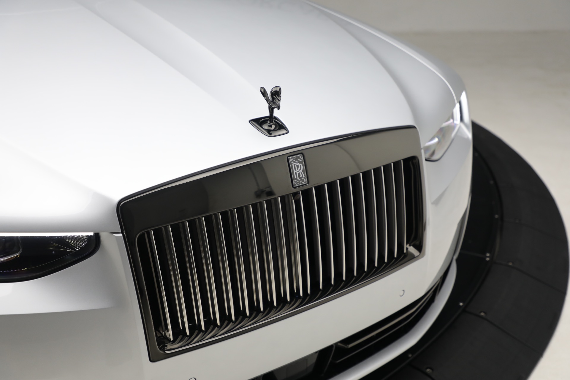 Used-2025-Rolls-Royce-Black-Badge-Ghost