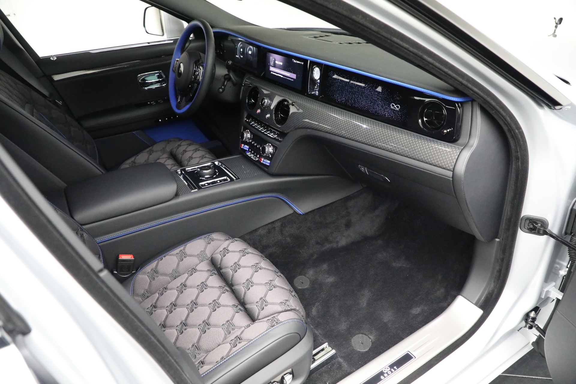 Used-2025-Rolls-Royce-Black-Badge-Ghost