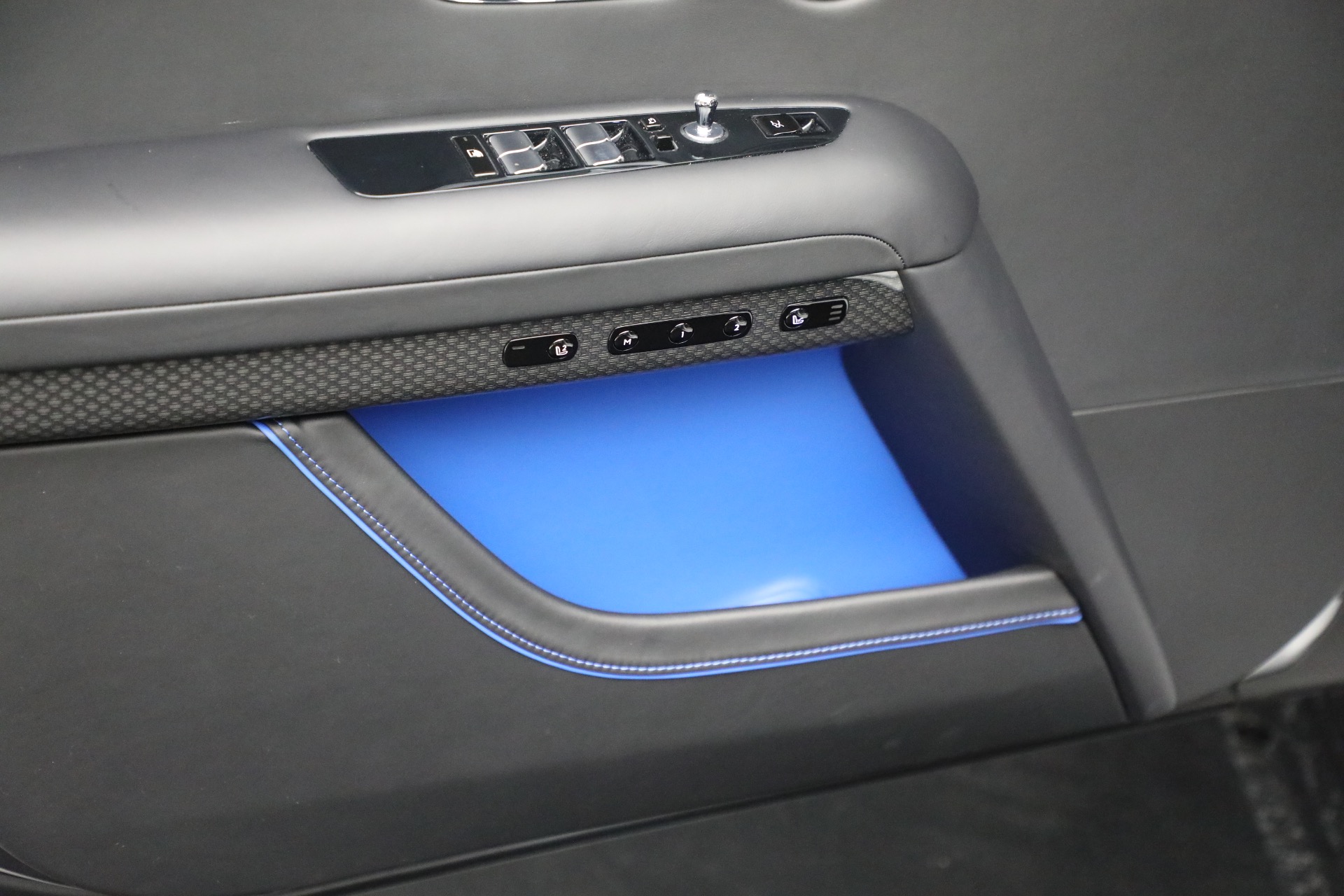 Used-2025-Rolls-Royce-Black-Badge-Ghost