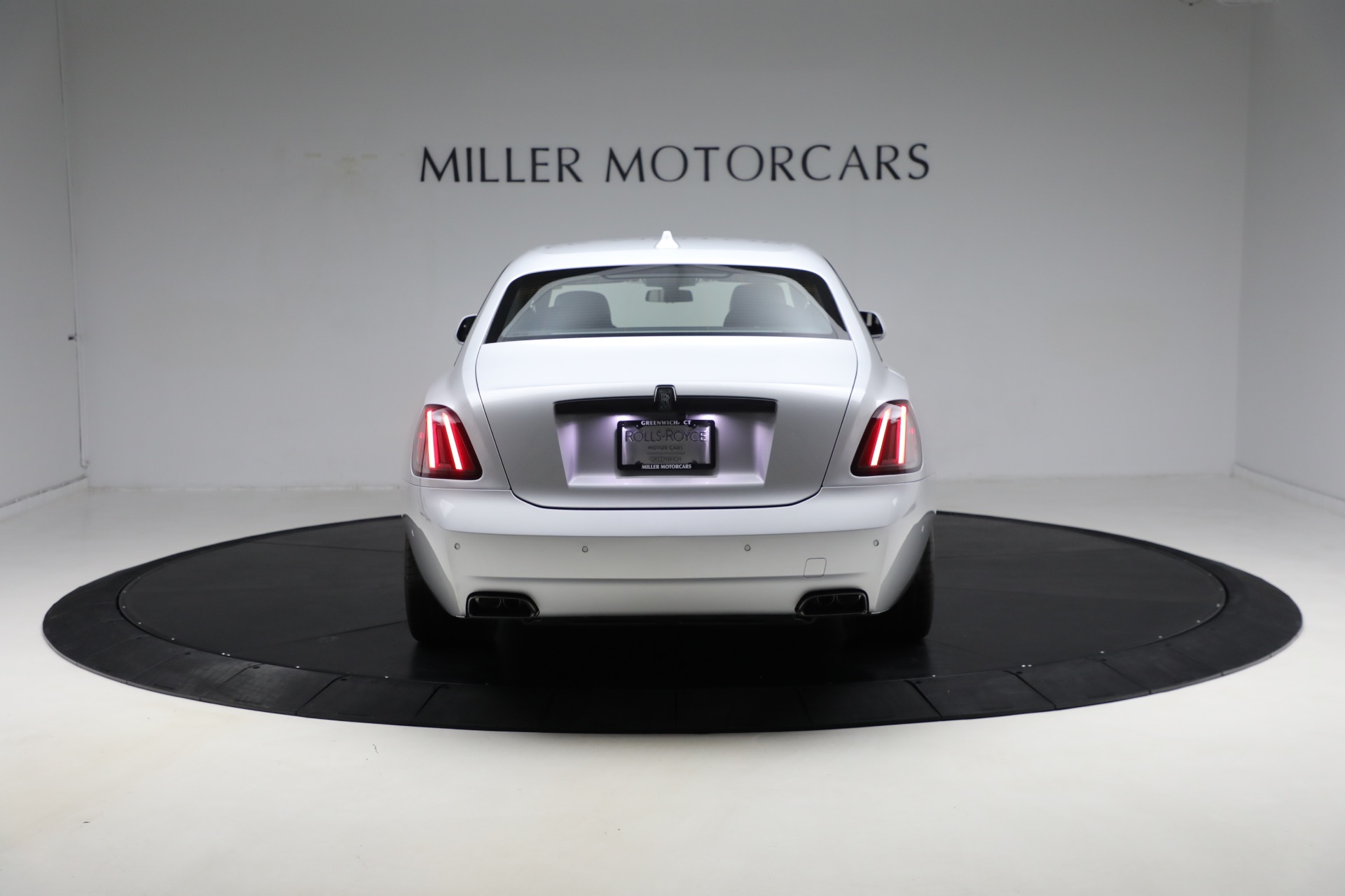 Used-2025-Rolls-Royce-Black-Badge-Ghost