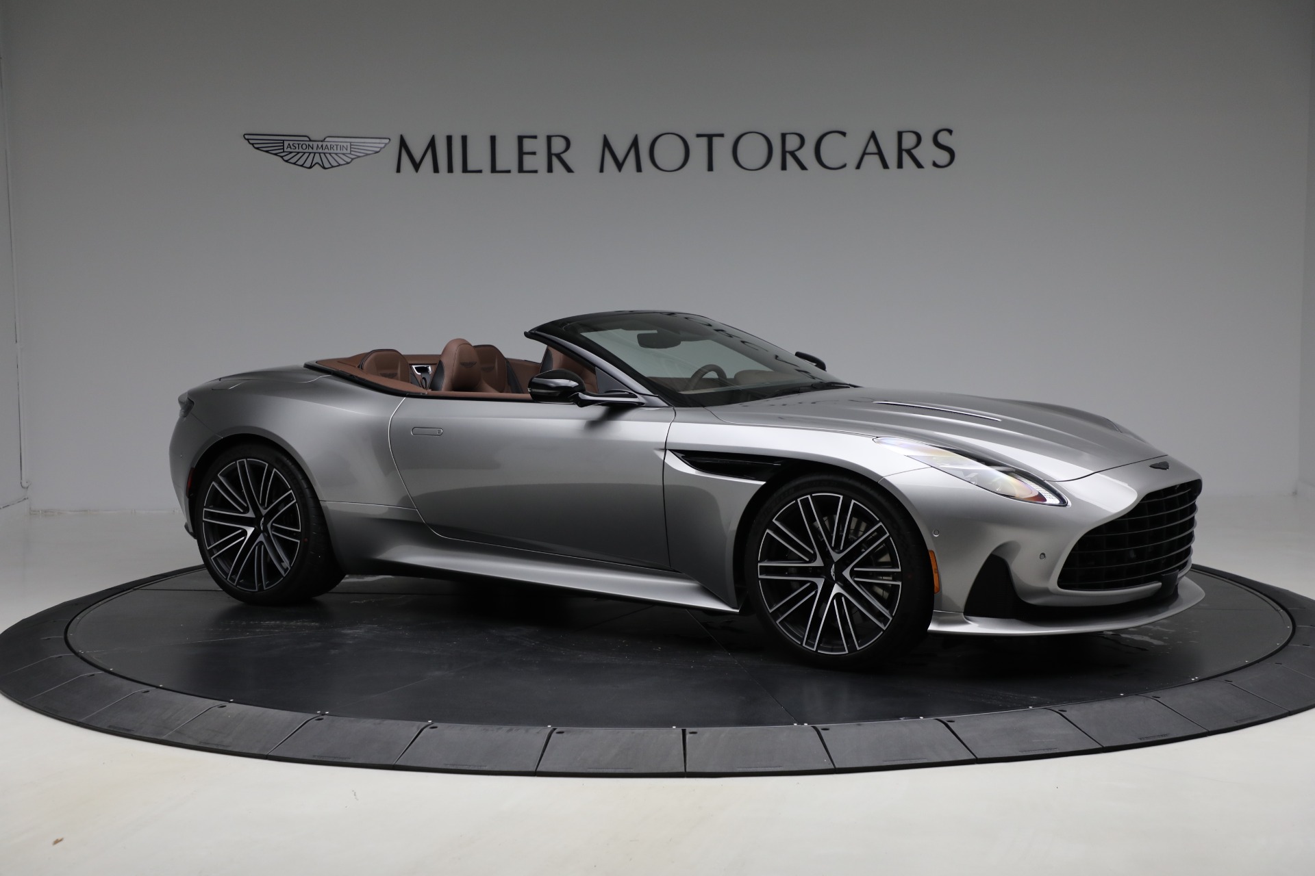 New-2025-Aston-Martin-DB12-Volante