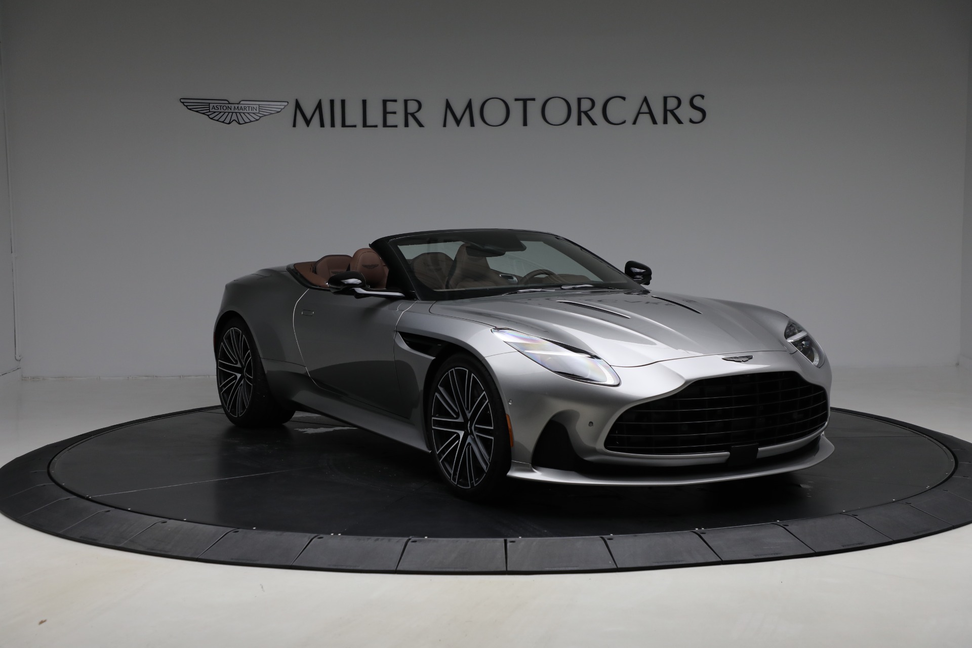 New-2025-Aston-Martin-DB12-Volante