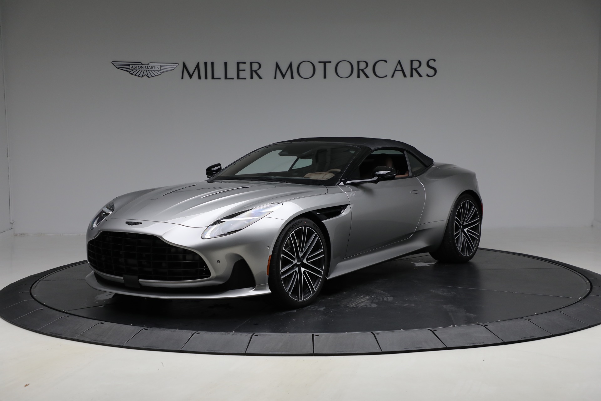 New-2025-Aston-Martin-DB12-Volante