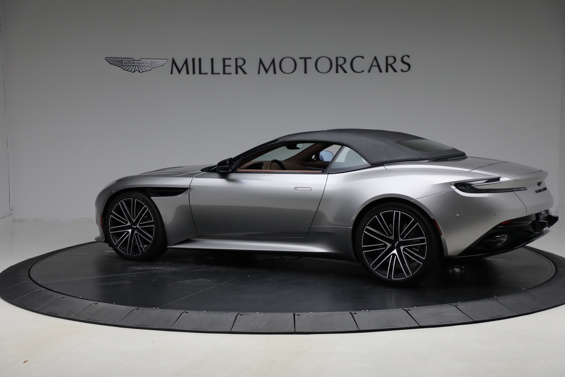 New-2025-Aston-Martin-DB12-Volante