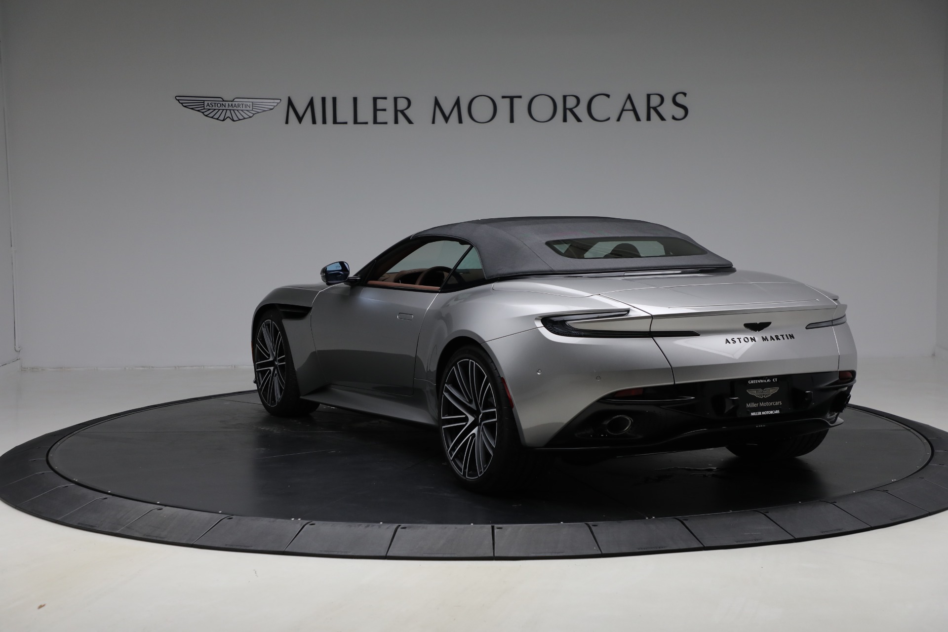 New-2025-Aston-Martin-DB12-Volante