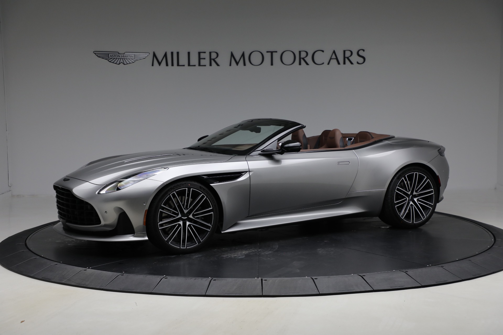 New-2025-Aston-Martin-DB12-Volante