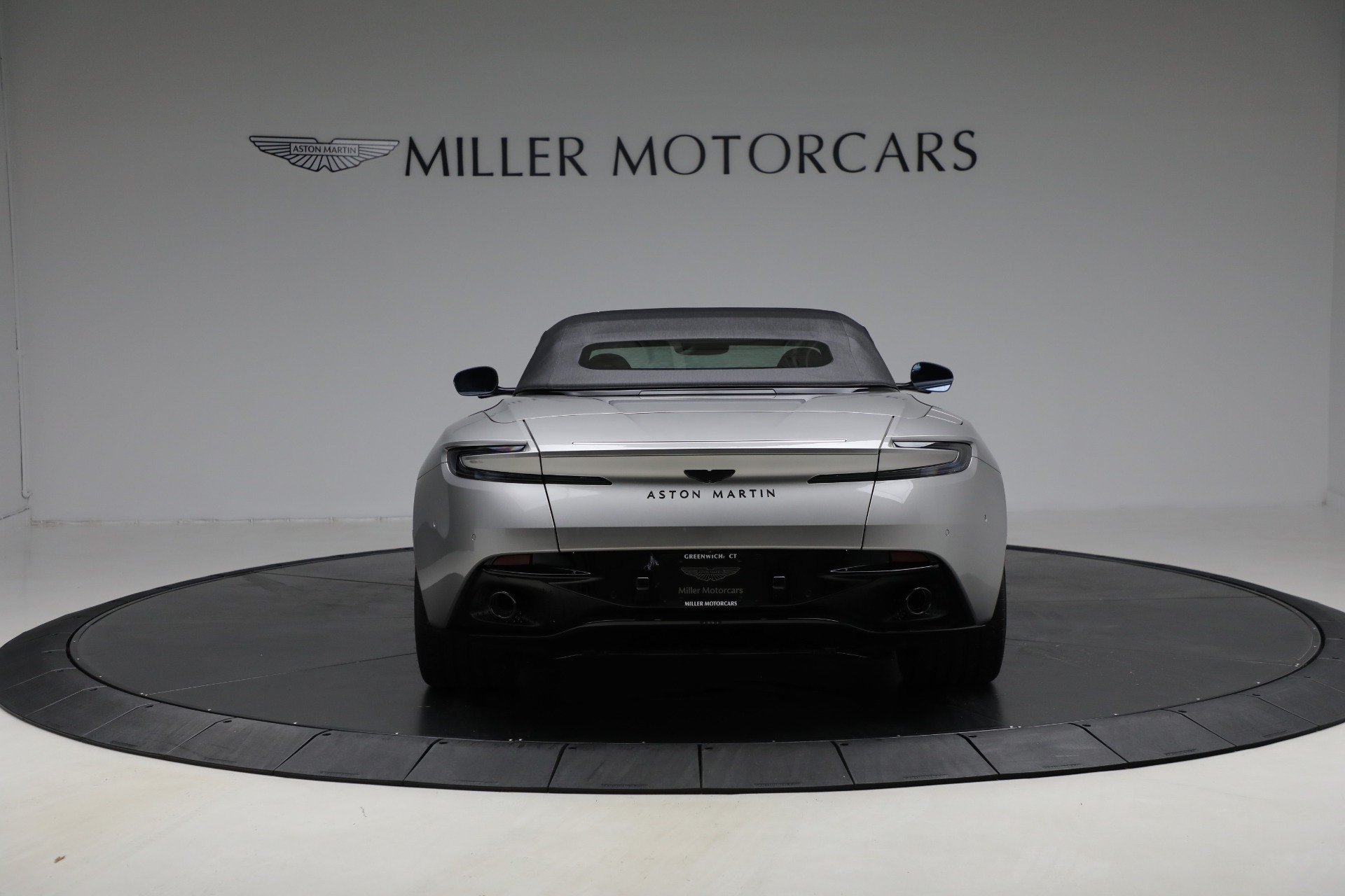 New-2025-Aston-Martin-DB12-Volante