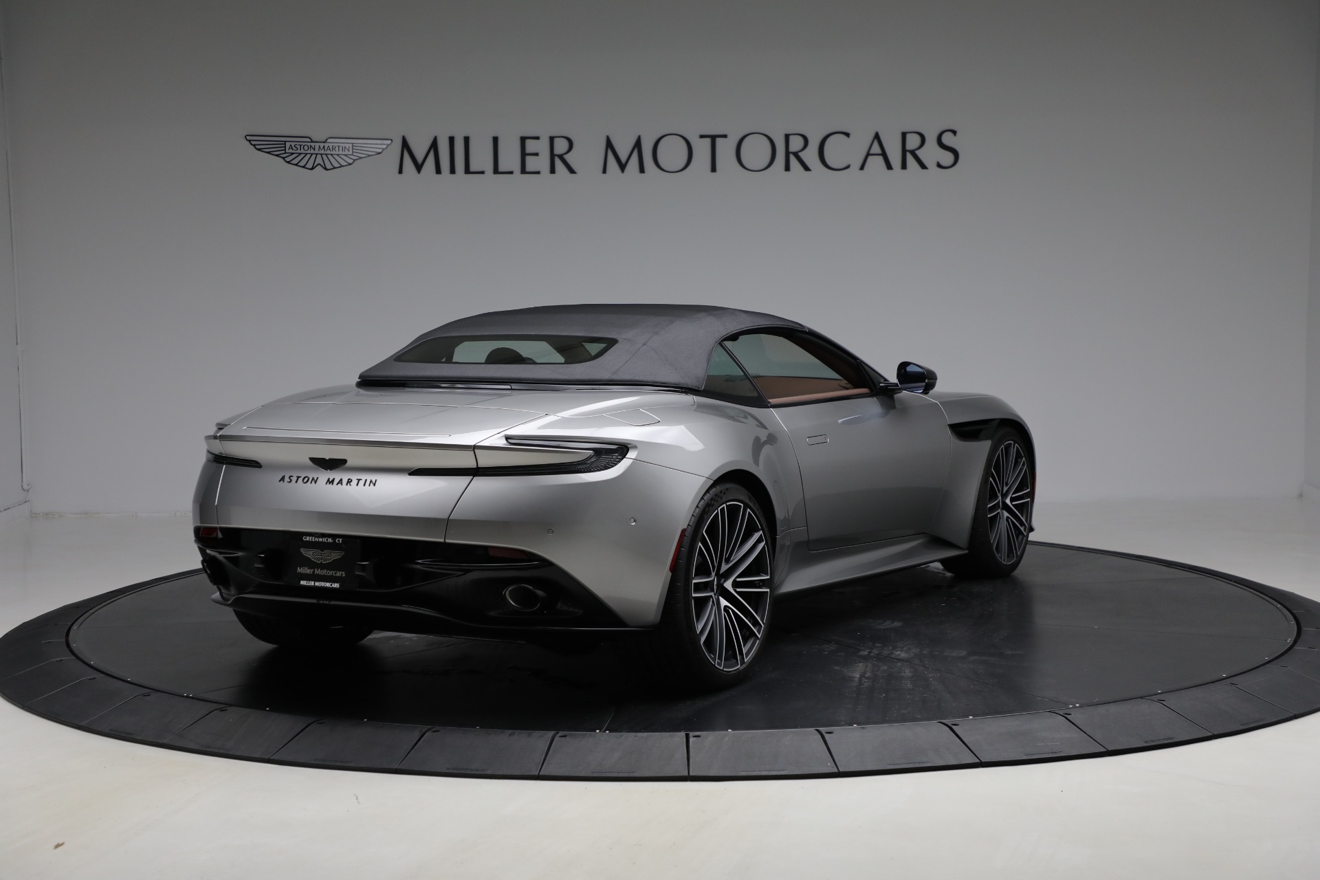 New-2025-Aston-Martin-DB12-Volante