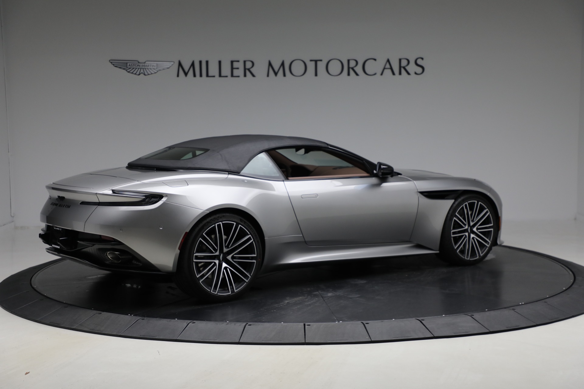New-2025-Aston-Martin-DB12-Volante