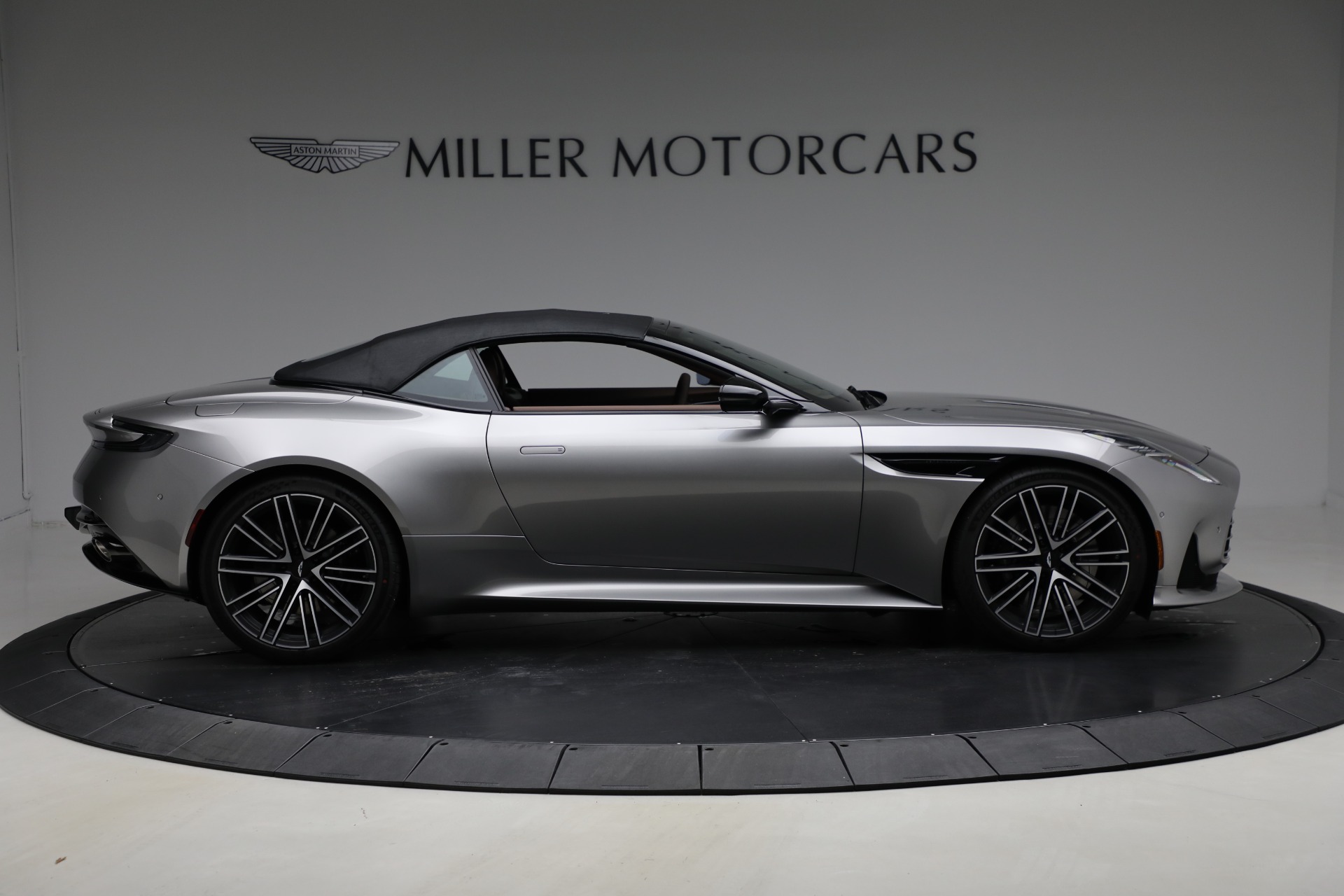 New-2025-Aston-Martin-DB12-Volante