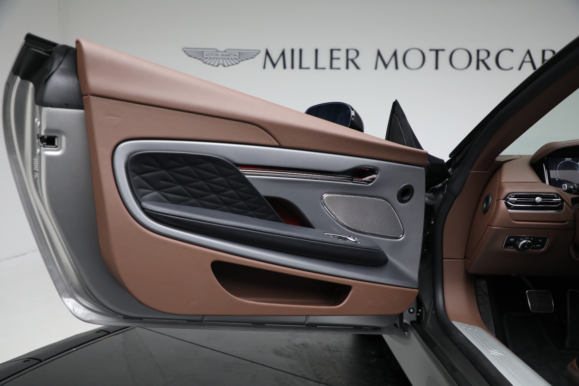 New-2025-Aston-Martin-DB12-Volante