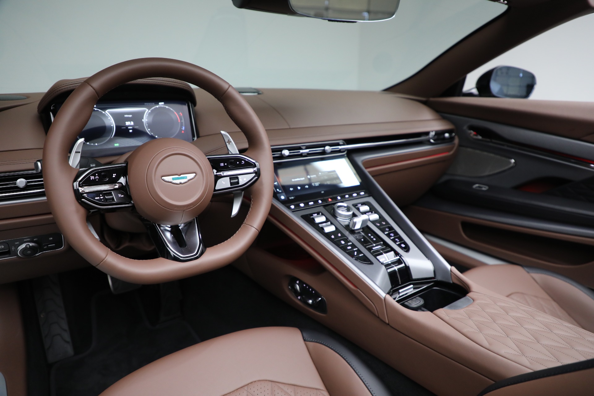 New-2025-Aston-Martin-DB12-Volante