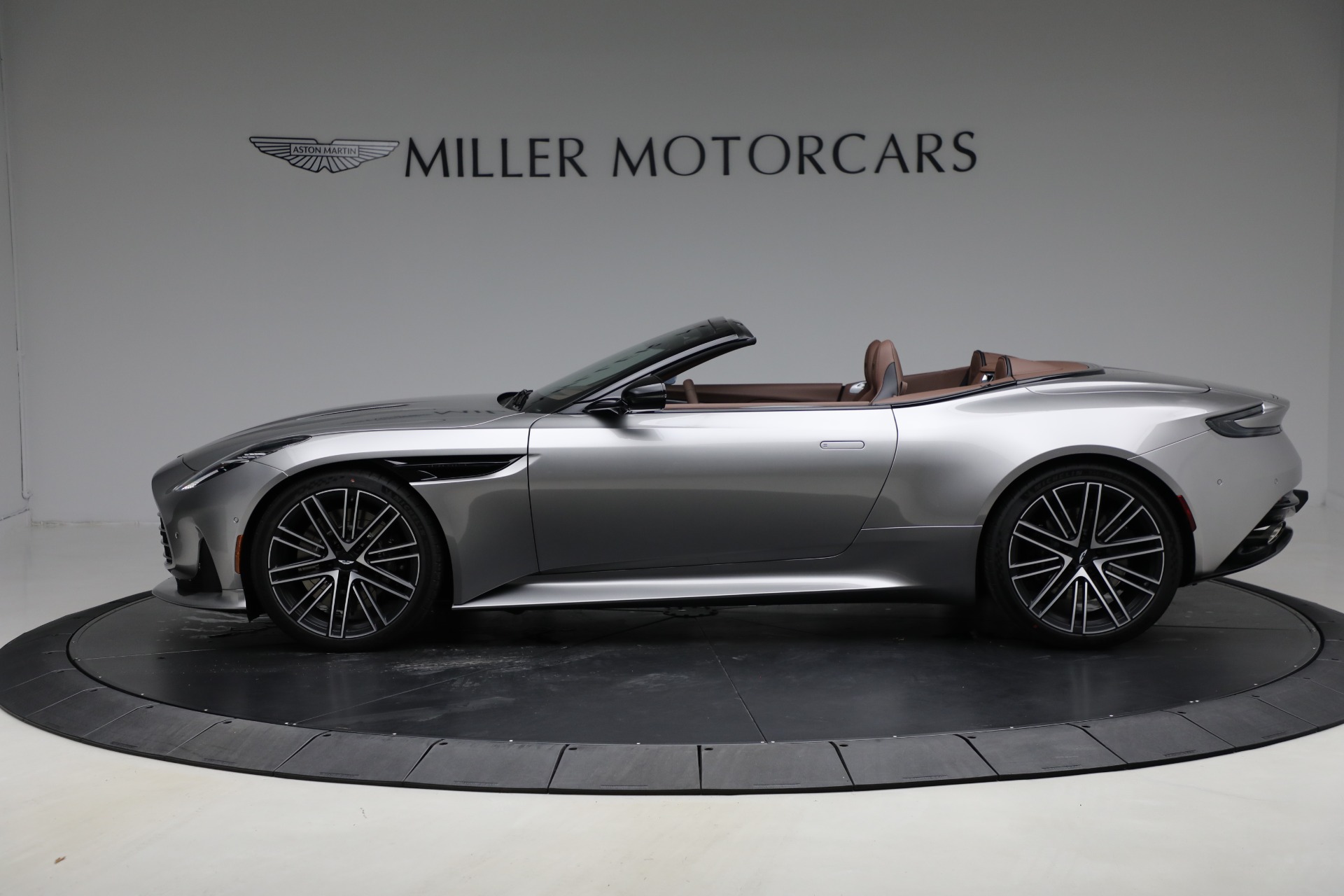 New-2025-Aston-Martin-DB12-Volante