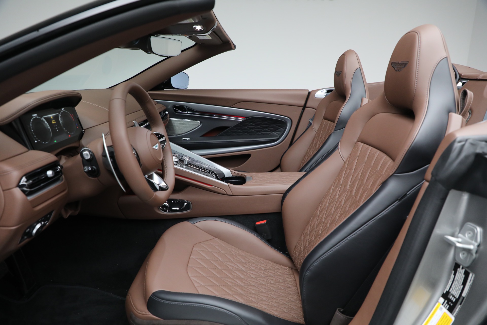 New-2025-Aston-Martin-DB12-Volante