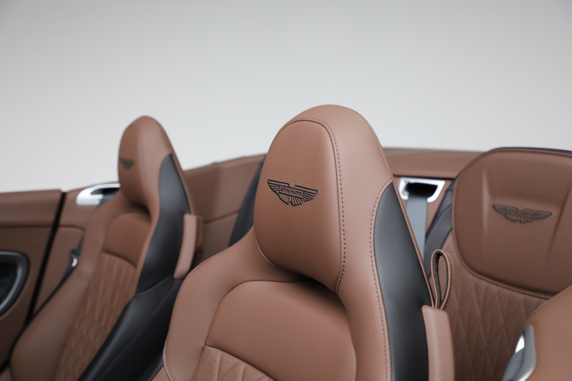 New-2025-Aston-Martin-DB12-Volante