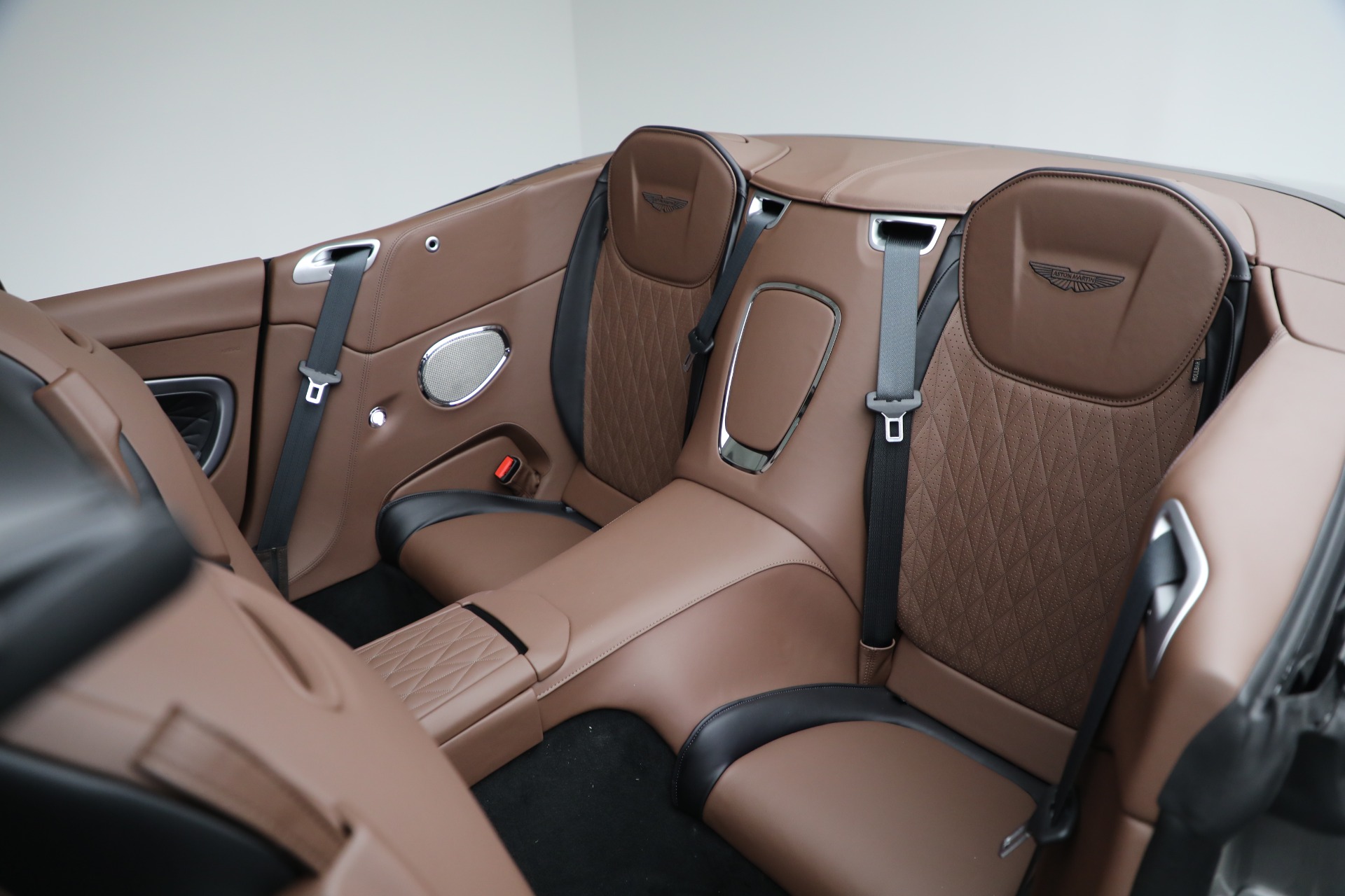 New-2025-Aston-Martin-DB12-Volante