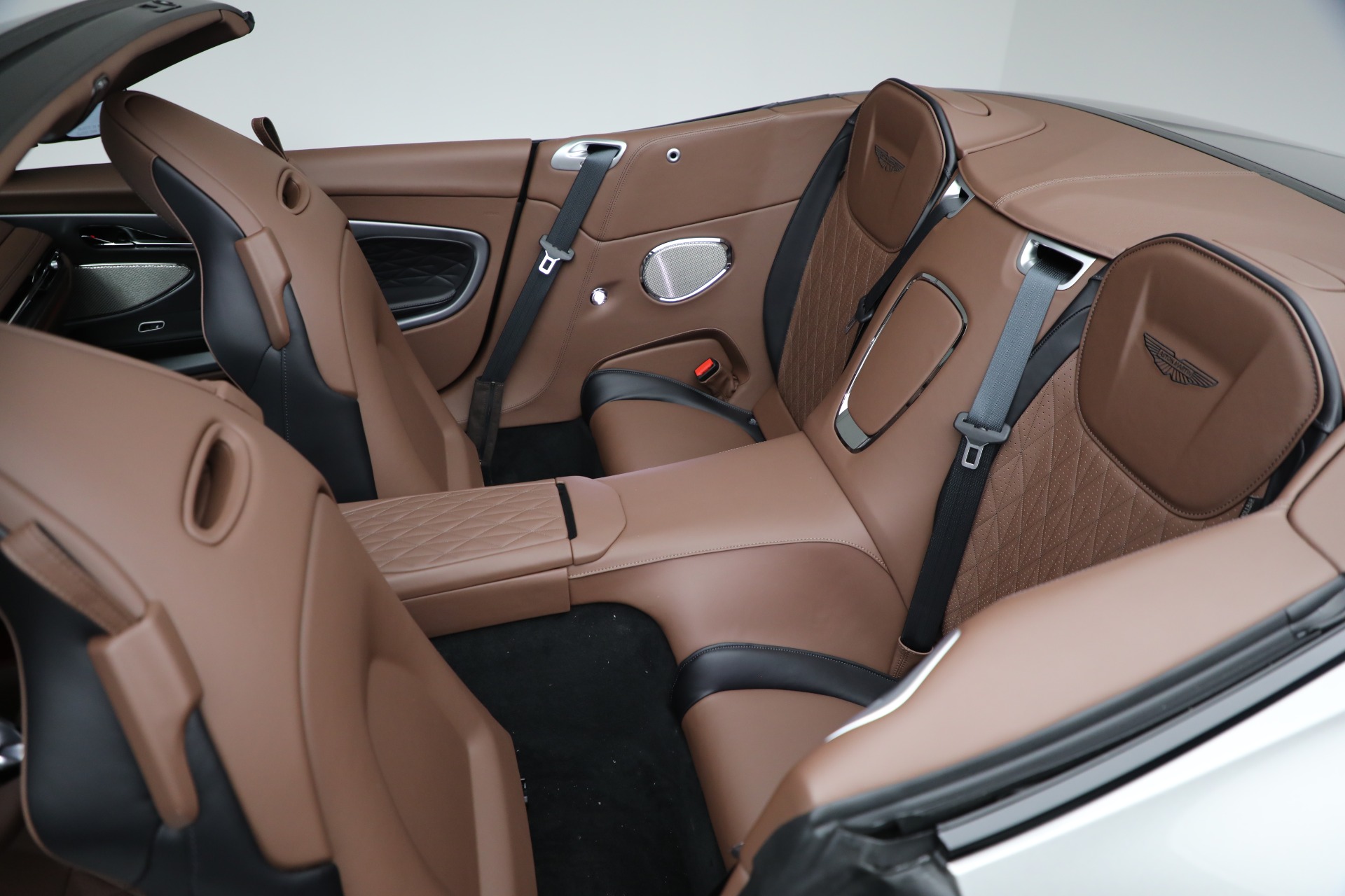 New-2025-Aston-Martin-DB12-Volante