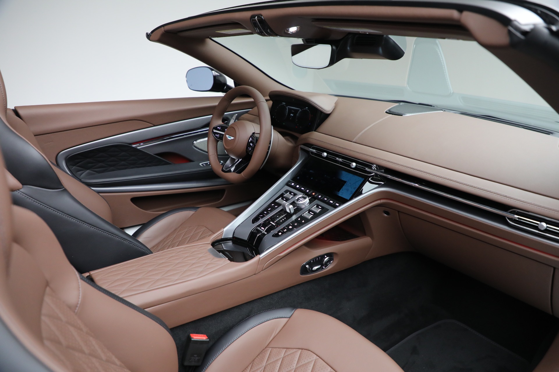 New-2025-Aston-Martin-DB12-Volante