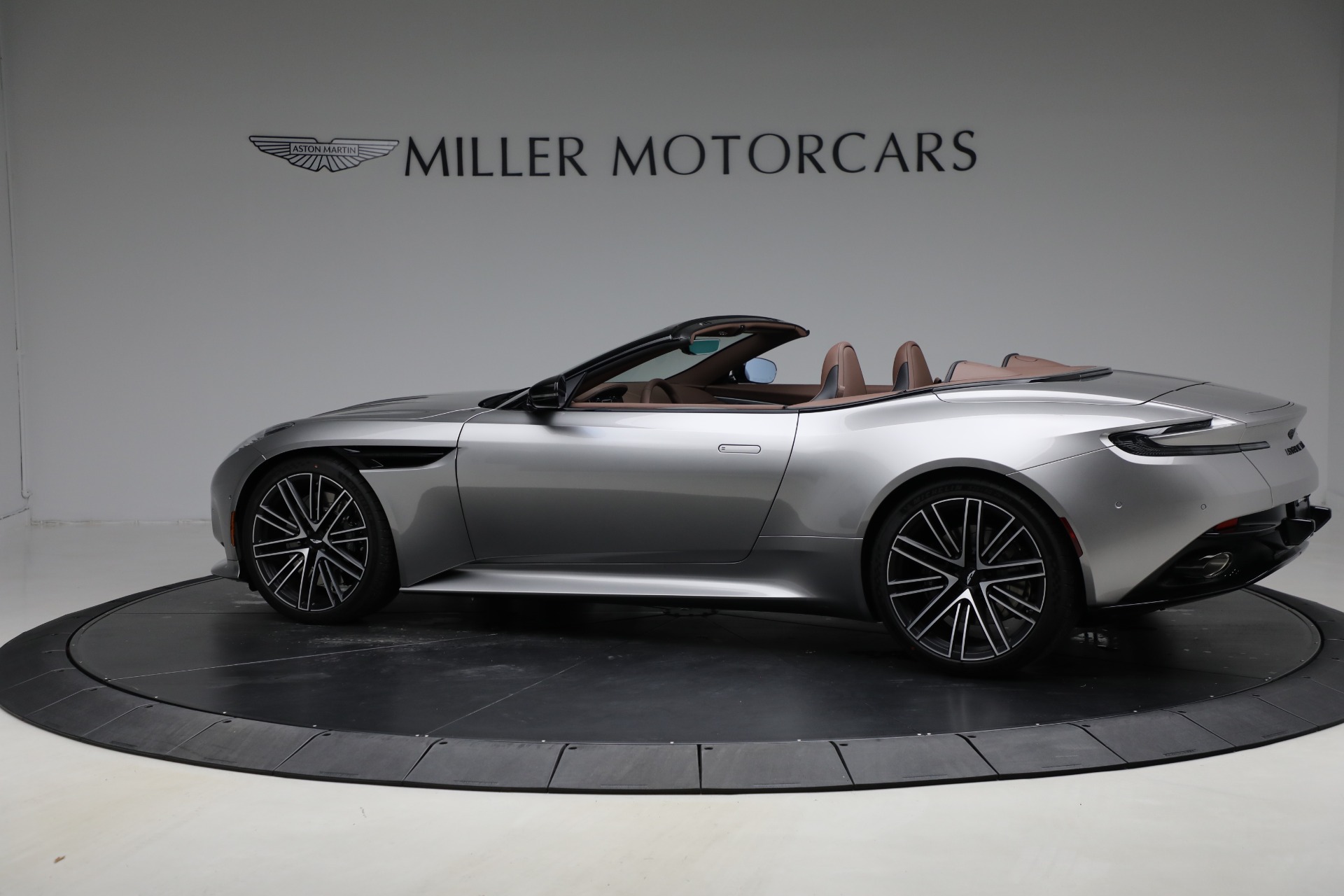 New-2025-Aston-Martin-DB12-Volante