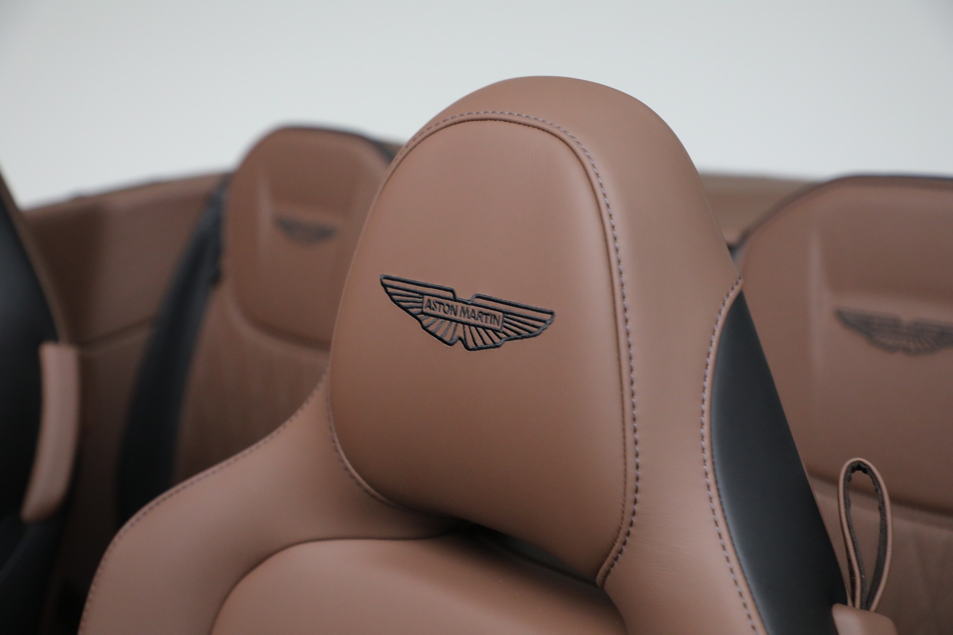 New-2025-Aston-Martin-DB12-Volante