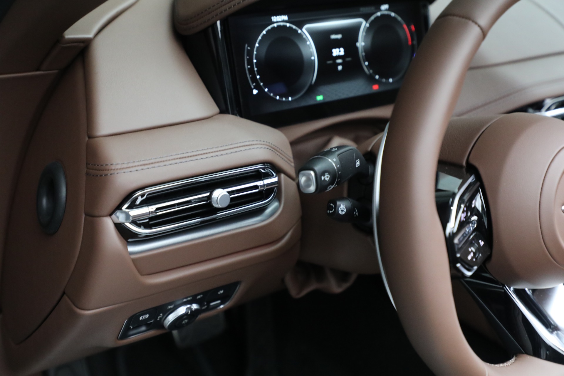 New-2025-Aston-Martin-DB12-Volante