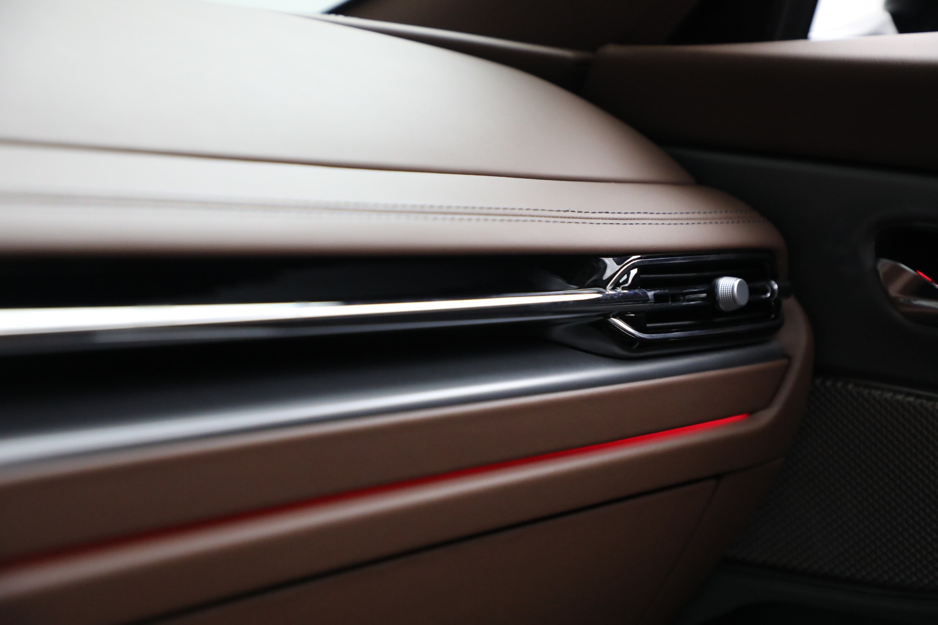 New-2025-Aston-Martin-DB12-Volante