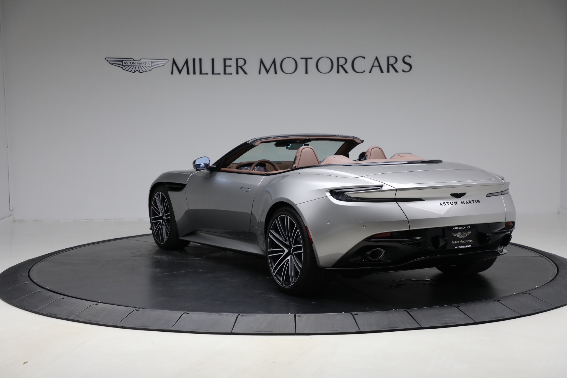 New-2025-Aston-Martin-DB12-Volante
