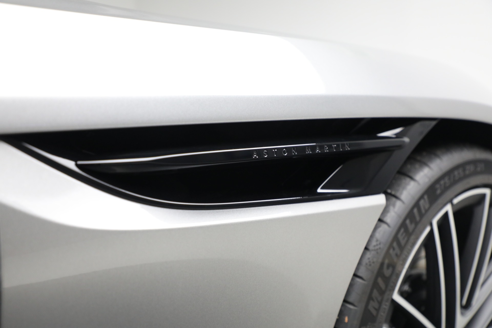 New-2025-Aston-Martin-DB12-Volante