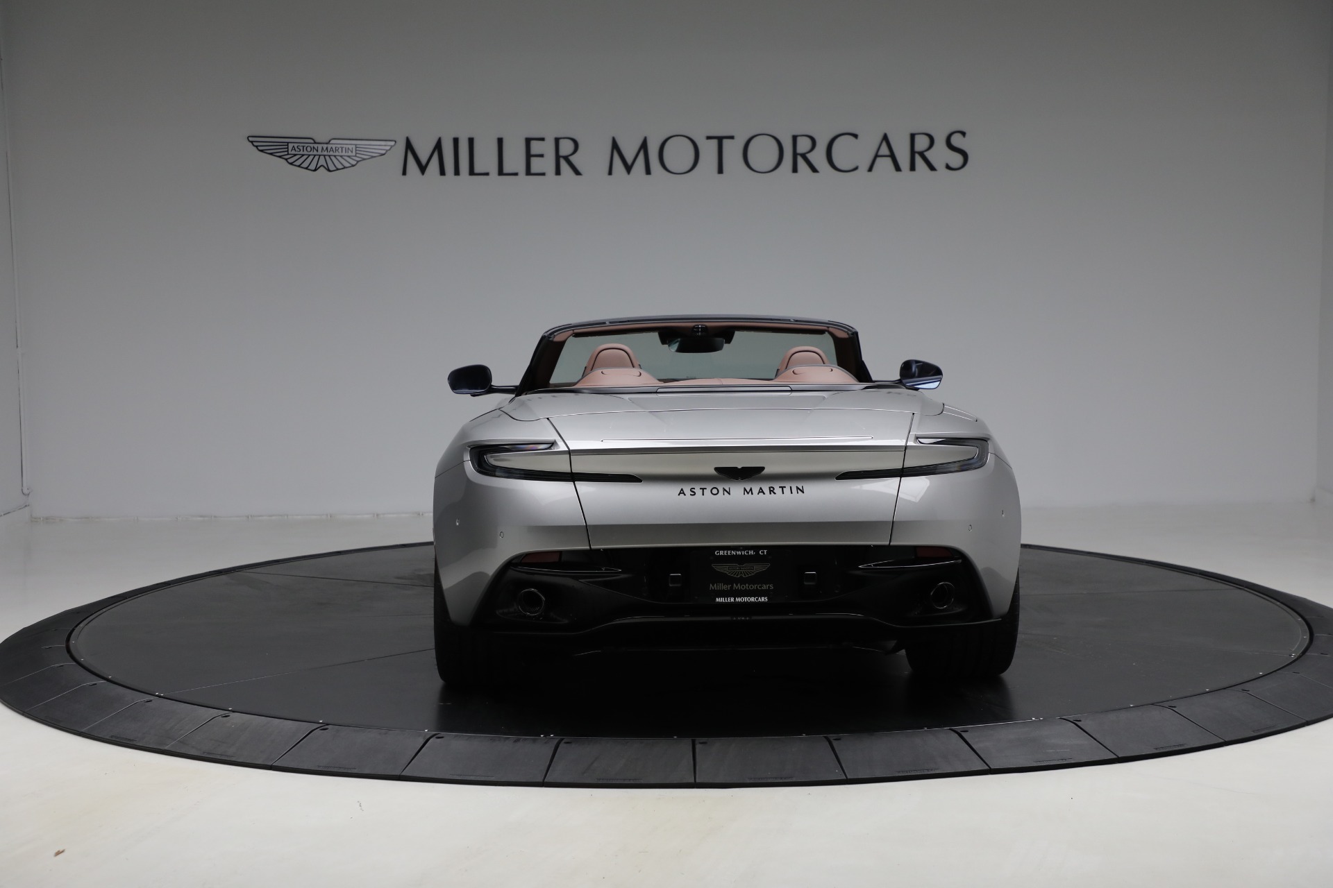 New-2025-Aston-Martin-DB12-Volante