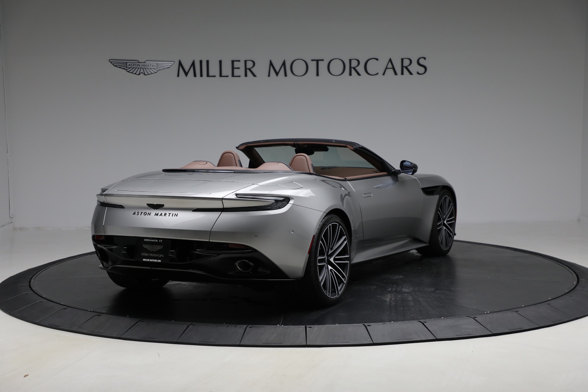 New-2025-Aston-Martin-DB12-Volante