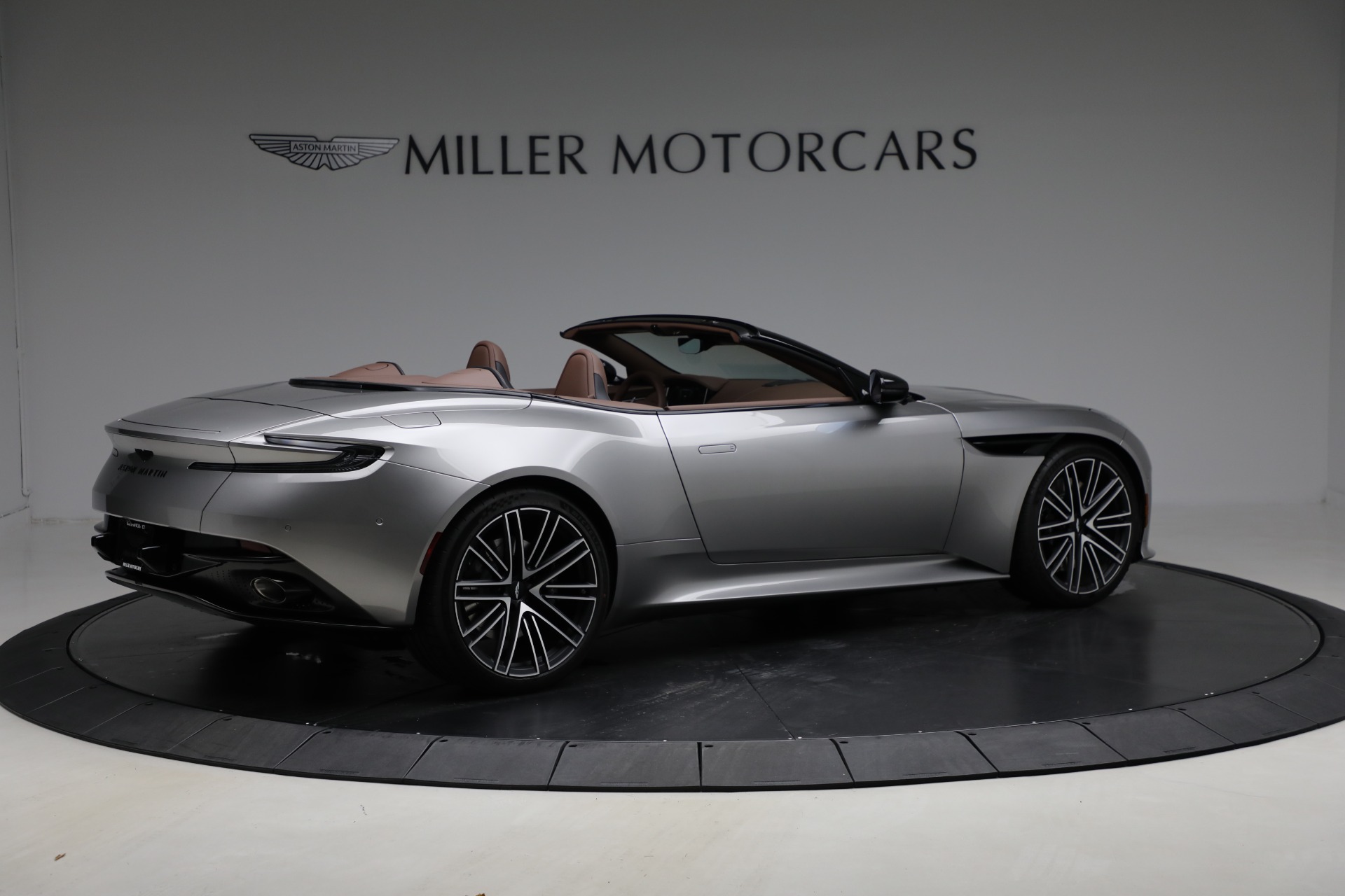 New-2025-Aston-Martin-DB12-Volante