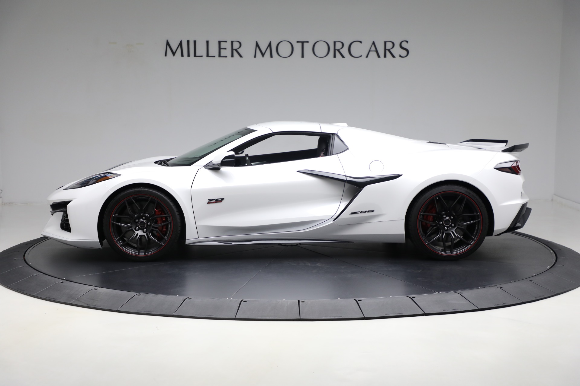 Used-2023-Chevrolet-Corvette-Z06