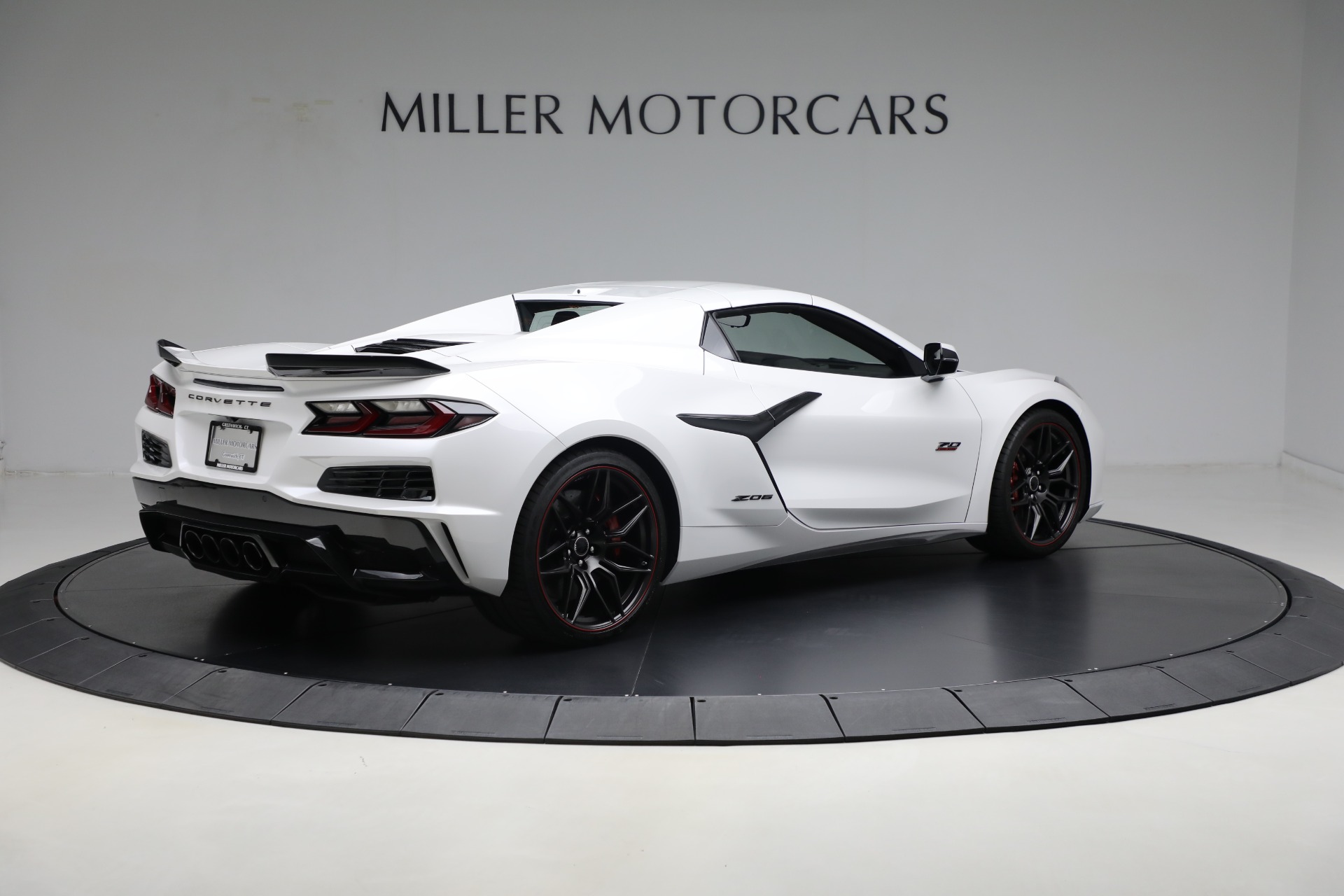 Used-2023-Chevrolet-Corvette-Z06