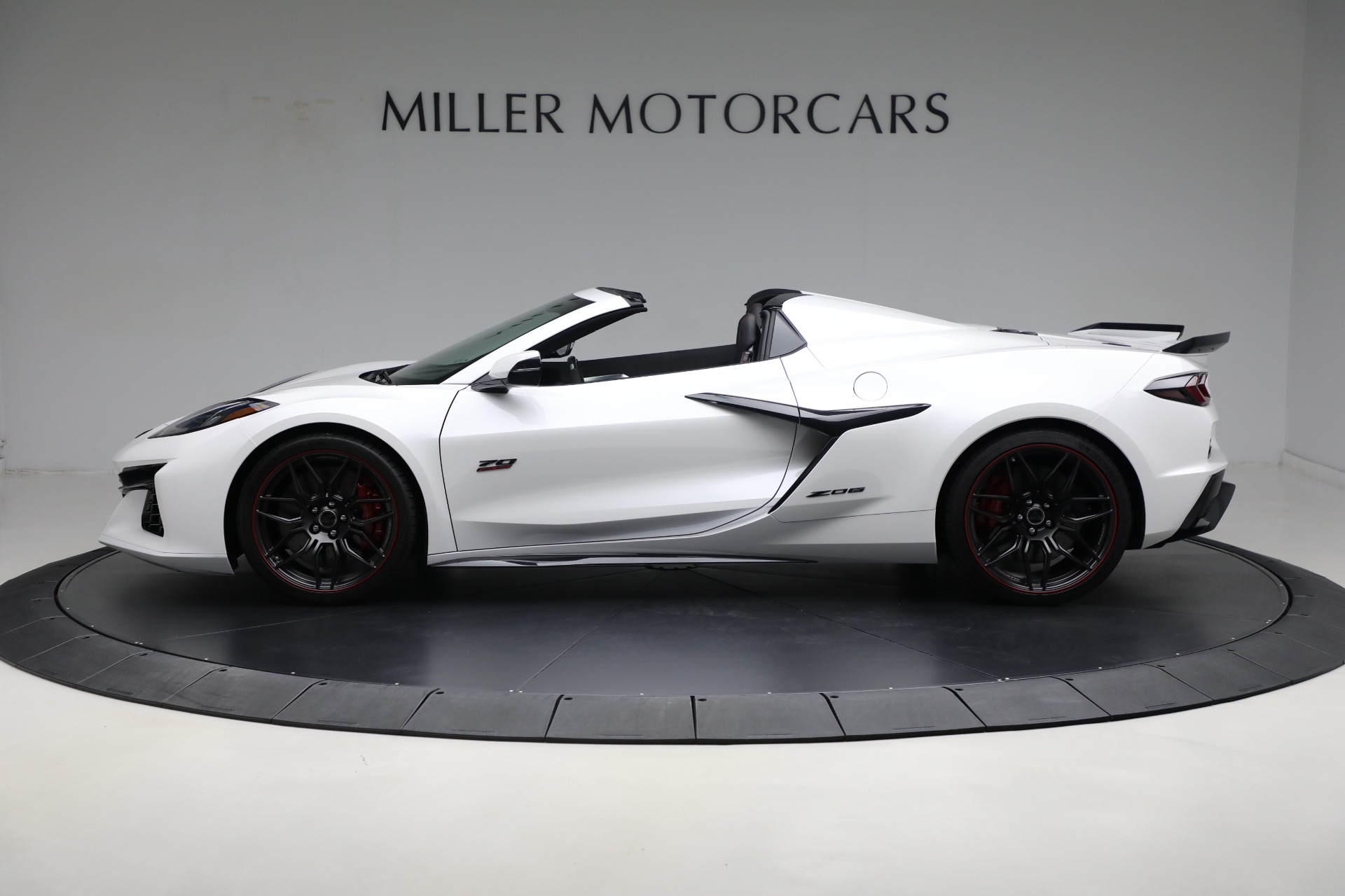 Used-2023-Chevrolet-Corvette-Z06
