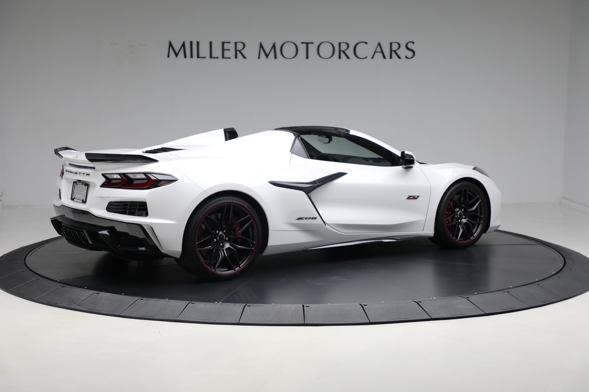 Used-2023-Chevrolet-Corvette-Z06
