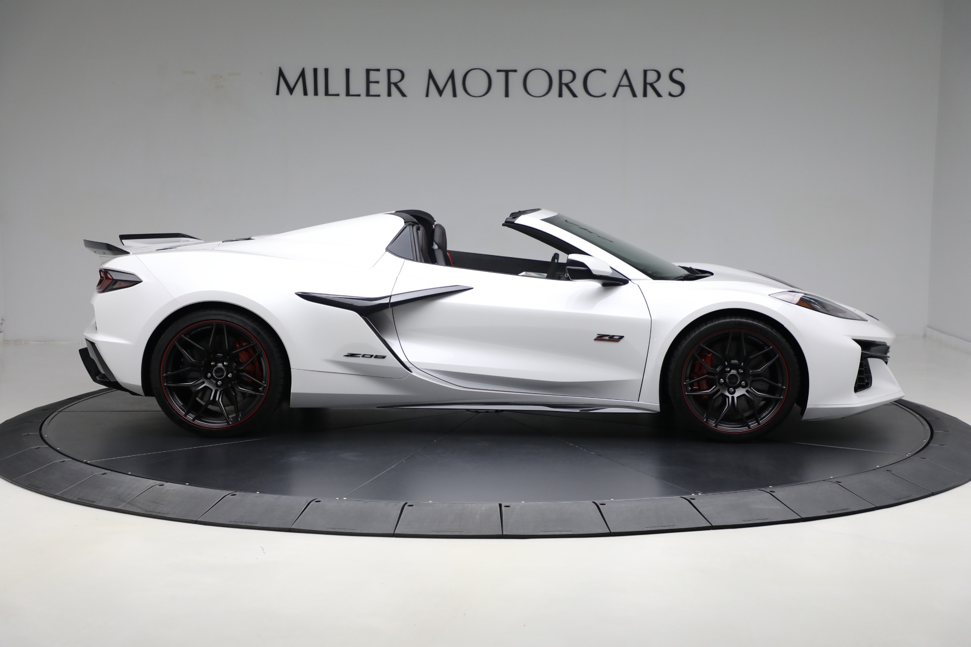 Used-2023-Chevrolet-Corvette-Z06