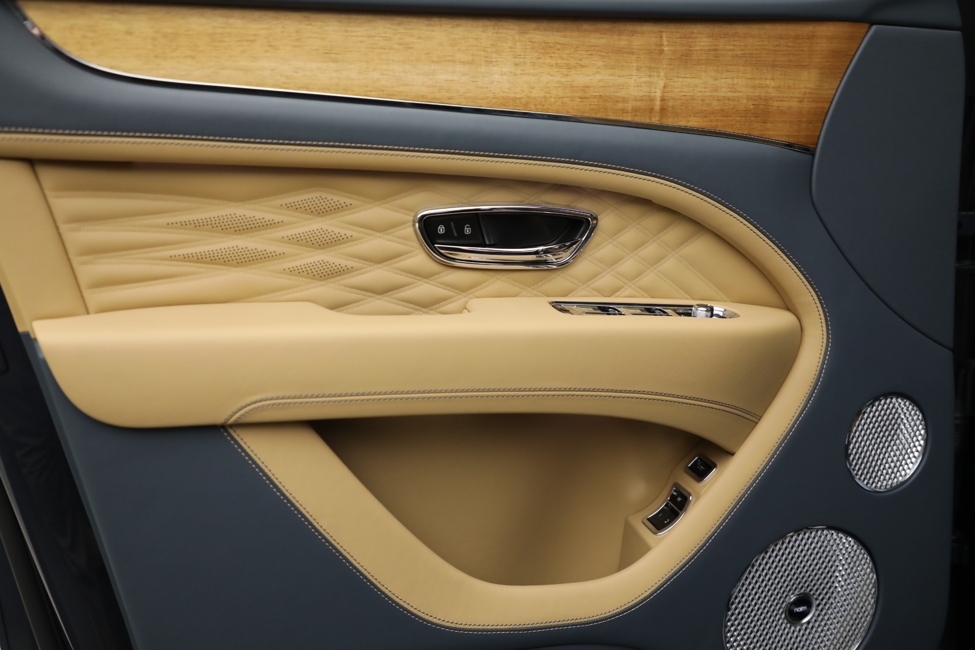 Used-2025-Bentley-Bentayga-EWB-Azure-V8