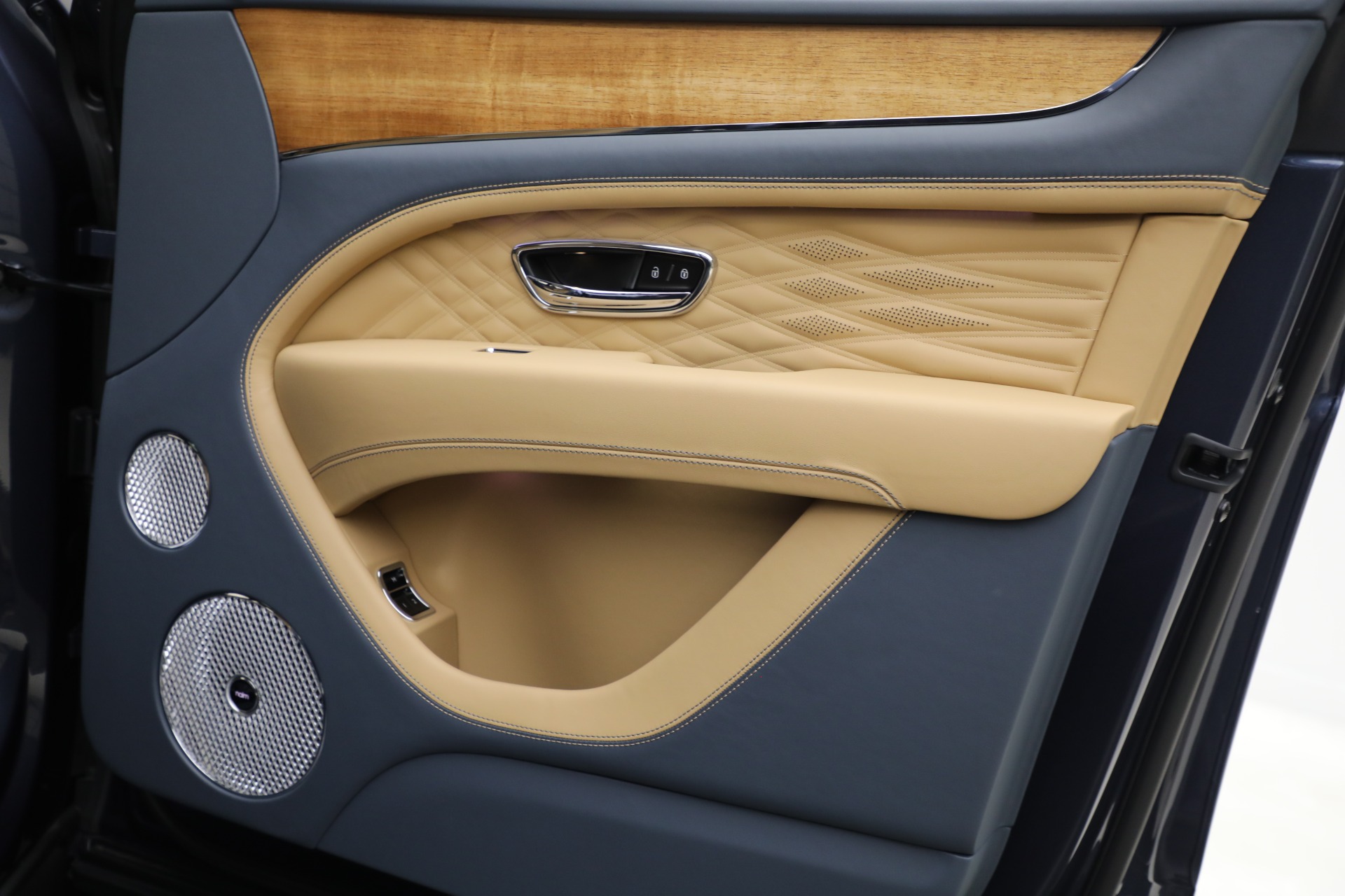 Used-2025-Bentley-Bentayga-EWB-Azure-V8