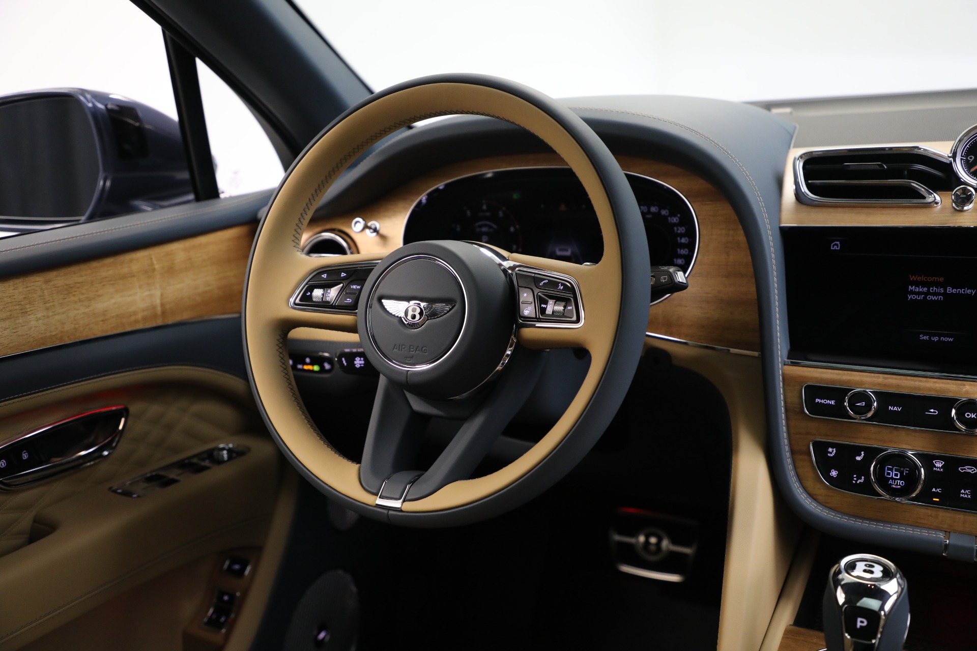 Used-2025-Bentley-Bentayga-EWB-Azure-V8