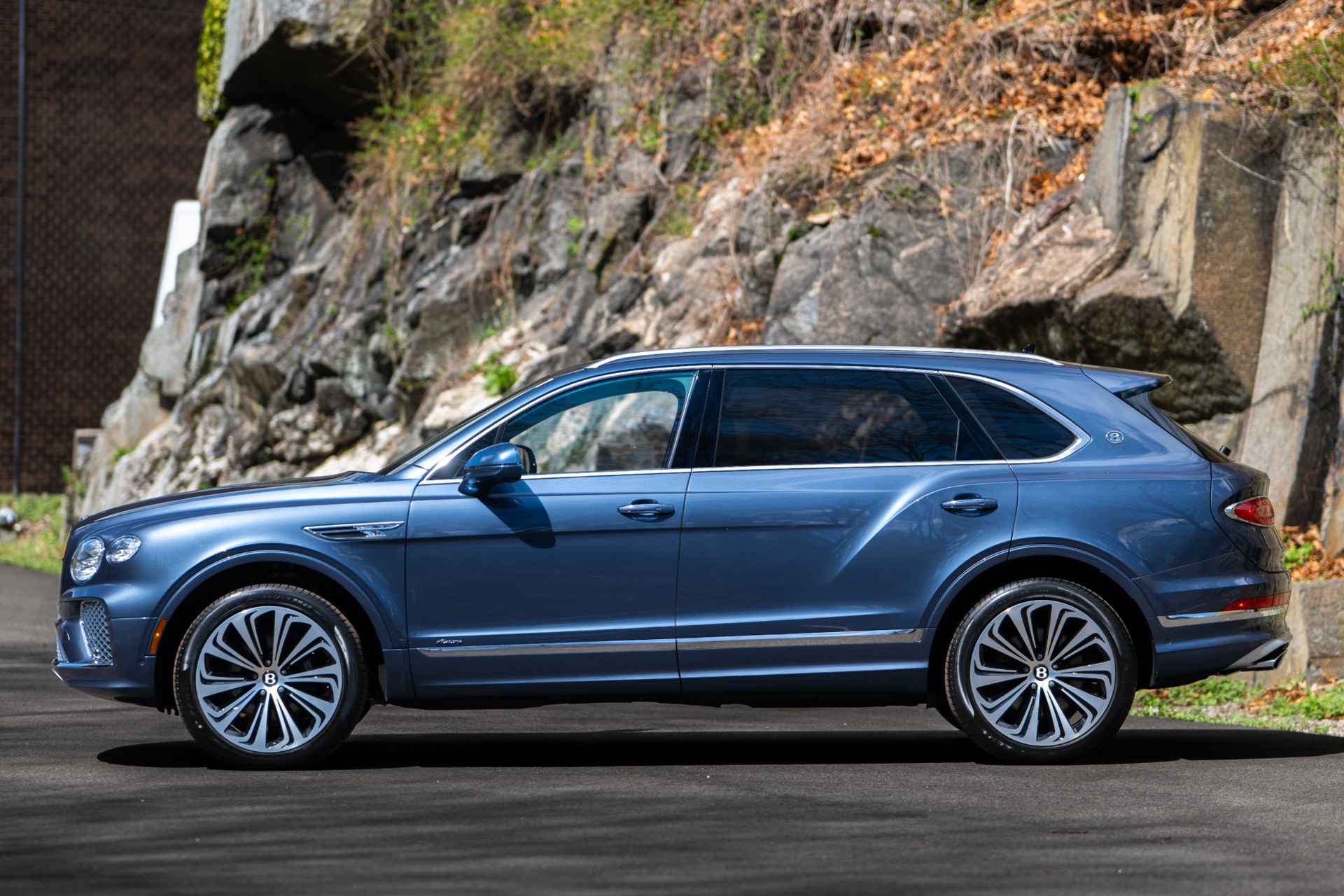 New-2025-Bentley-Bentayga-EWB-Azure-V8
