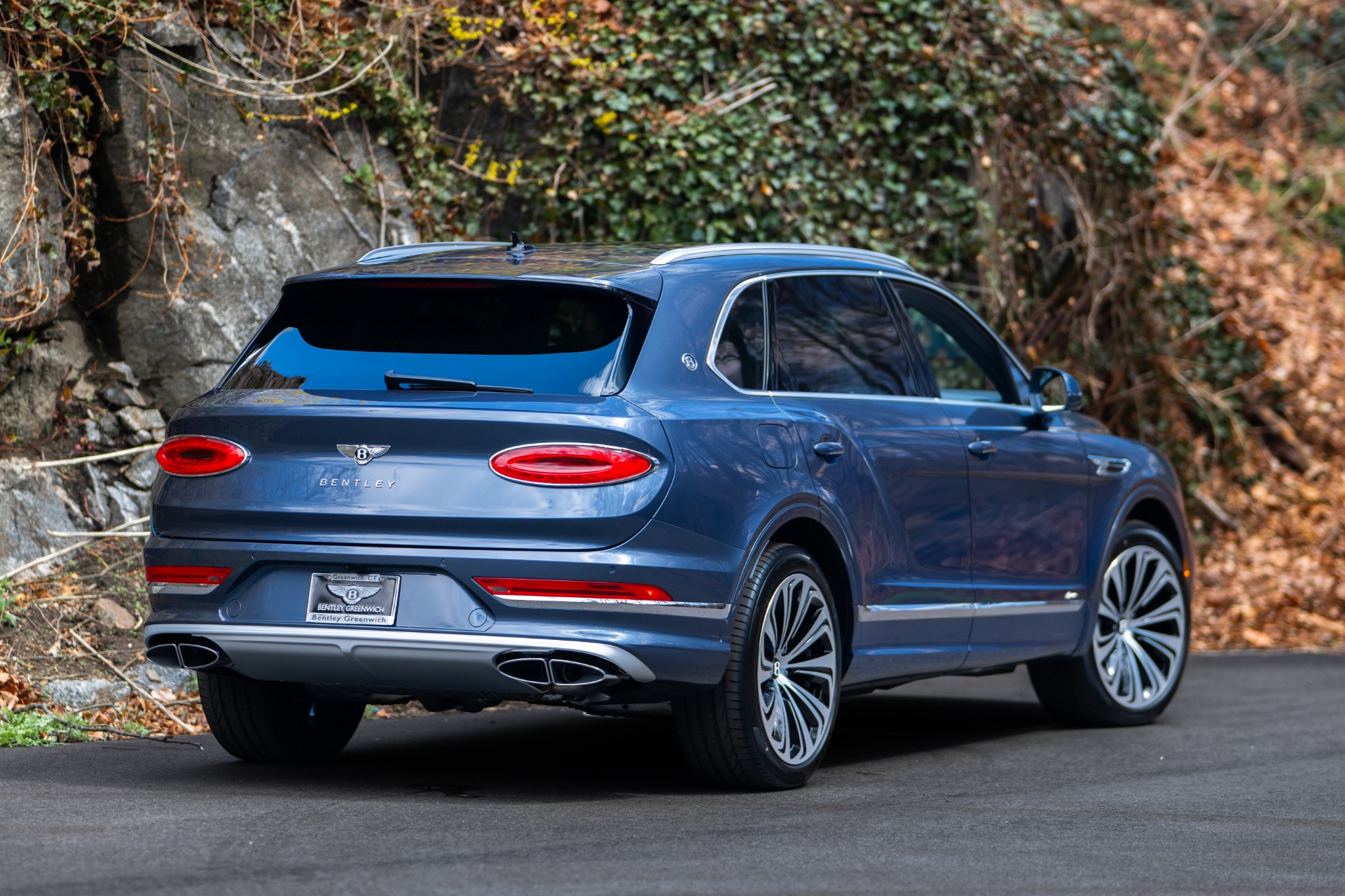 New-2025-Bentley-Bentayga-EWB-Azure-V8