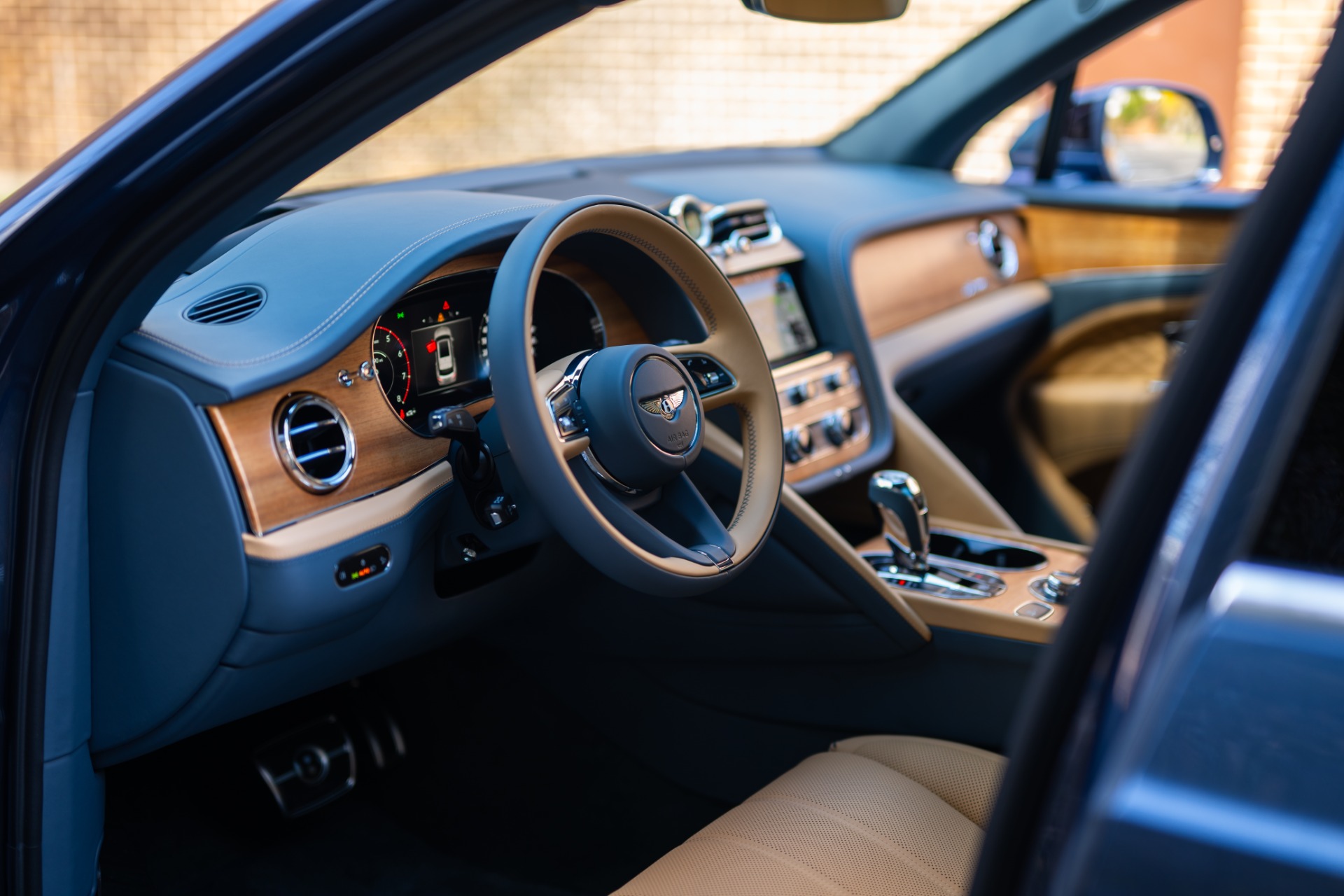 New-2025-Bentley-Bentayga-EWB-Azure-V8