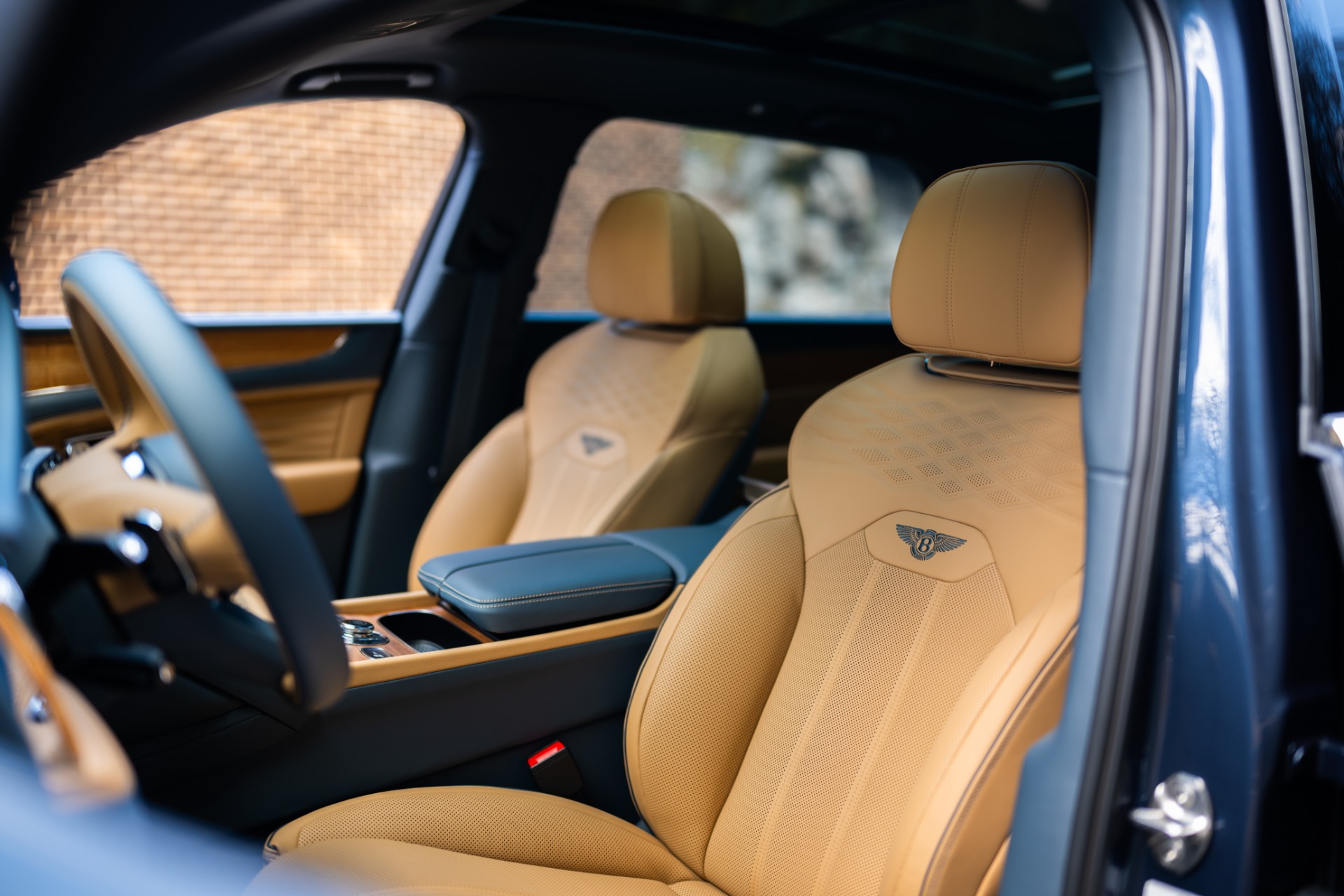 New-2025-Bentley-Bentayga-EWB-Azure-V8