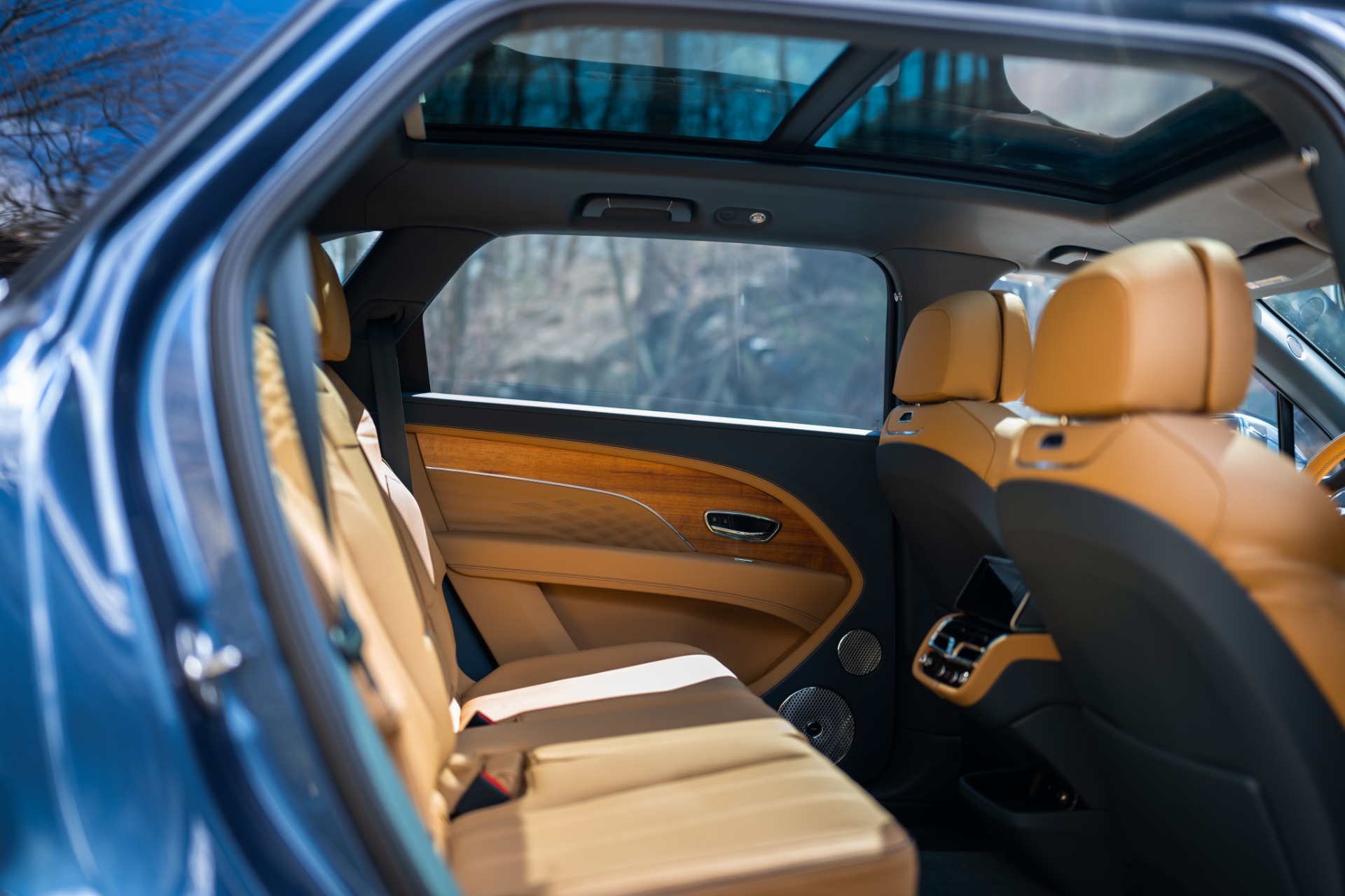 New-2025-Bentley-Bentayga-EWB-Azure-V8