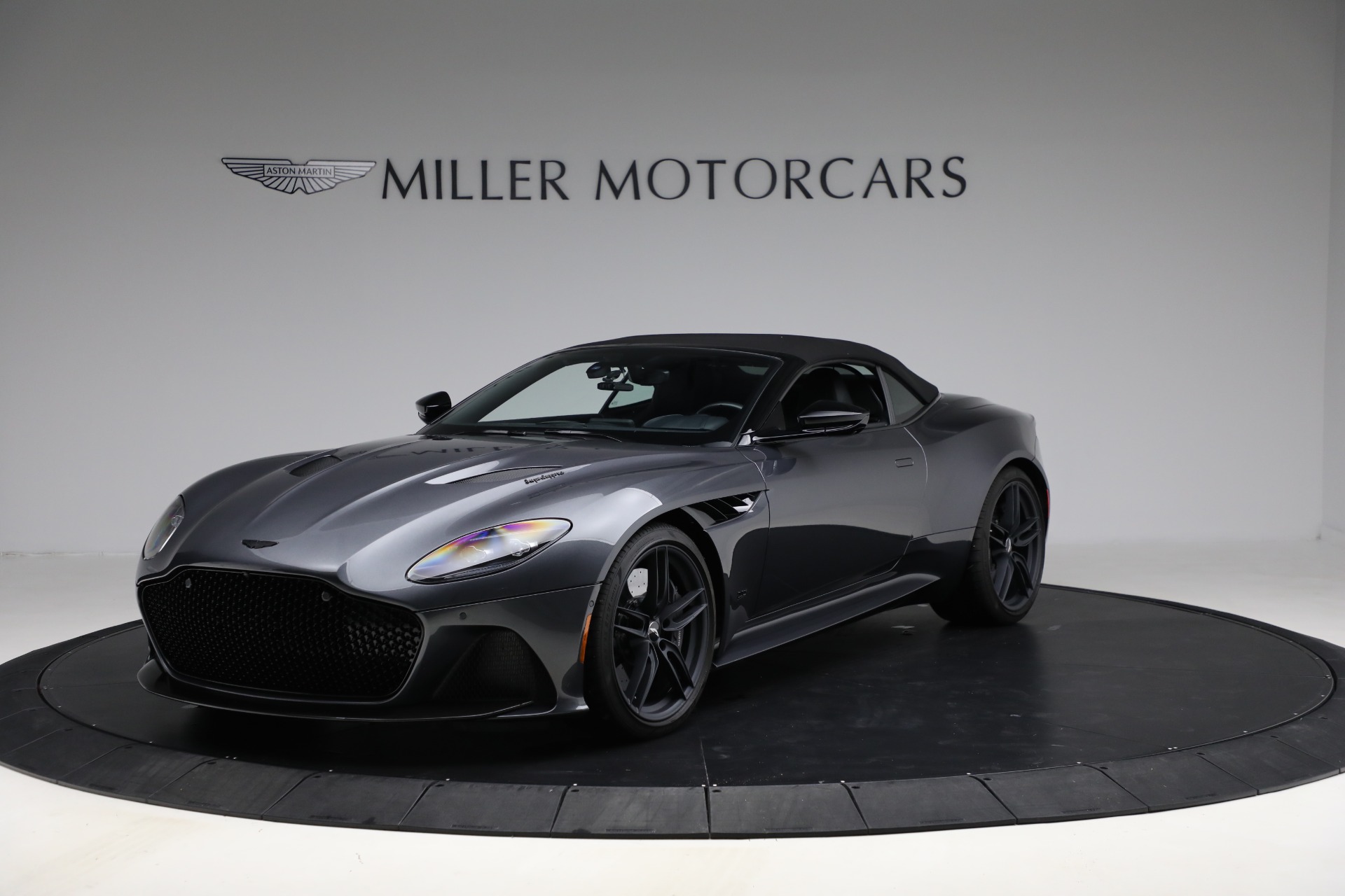 Used-2022-Aston-Martin-DBS-Superleggera