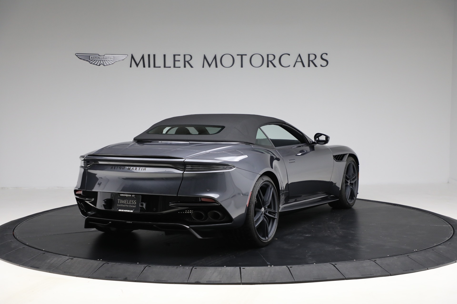 Used-2022-Aston-Martin-DBS-Superleggera