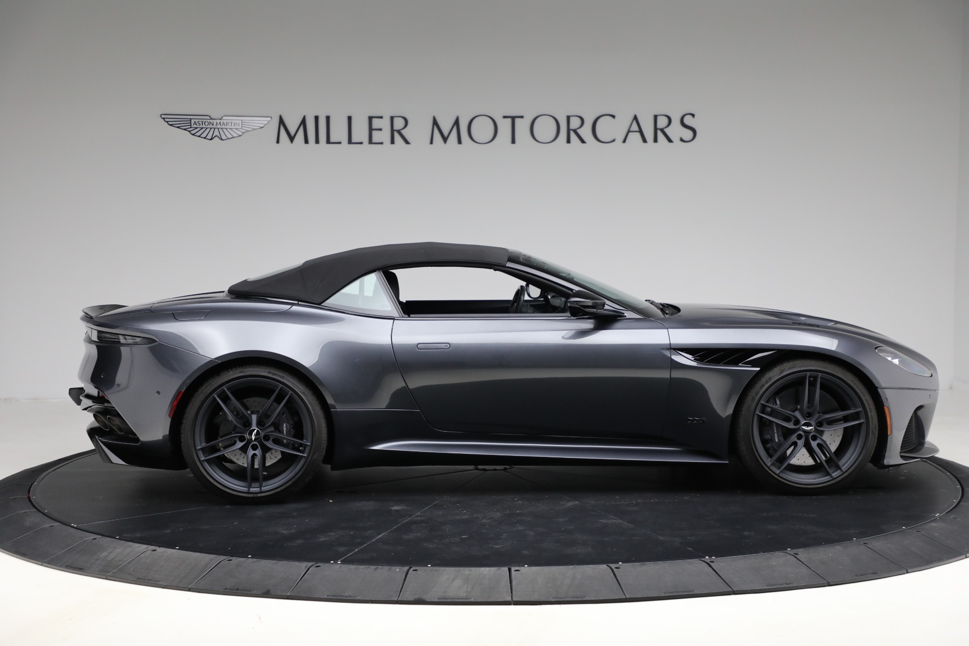 Used-2022-Aston-Martin-DBS-Superleggera