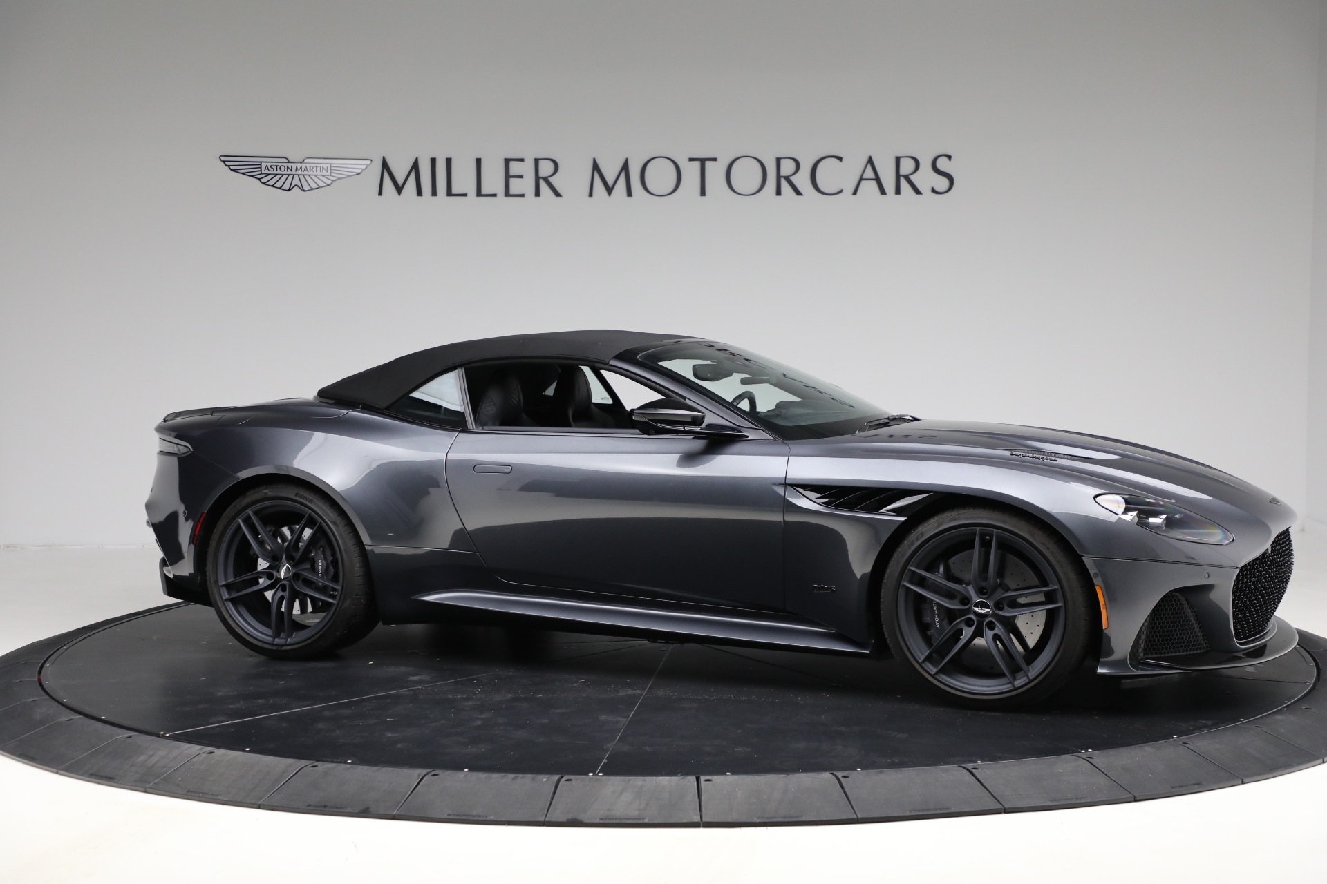 Used-2022-Aston-Martin-DBS-Superleggera
